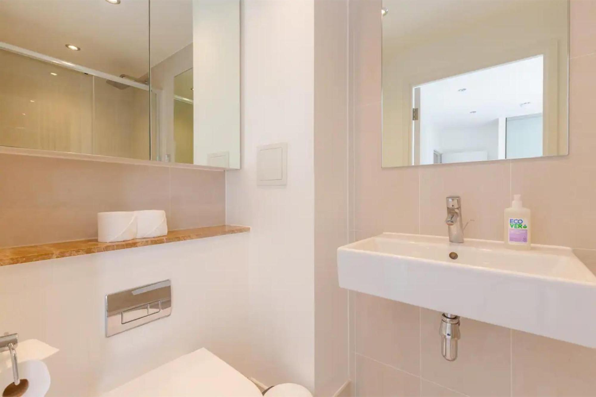 Stylish 2bd Near Notting Hill Apartment *