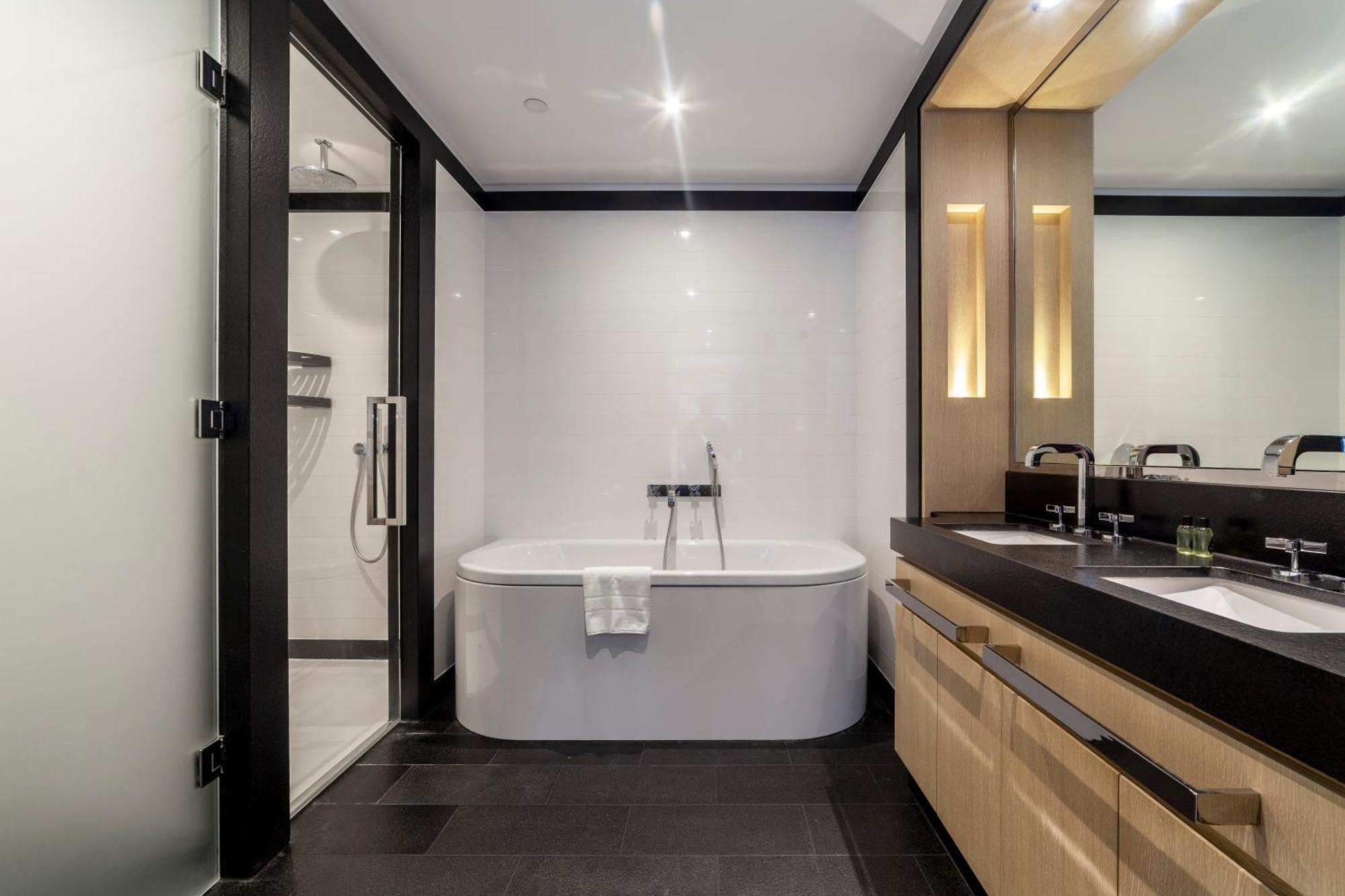 Gorgeous 2bdr Apartment, Communal Garden Apartment