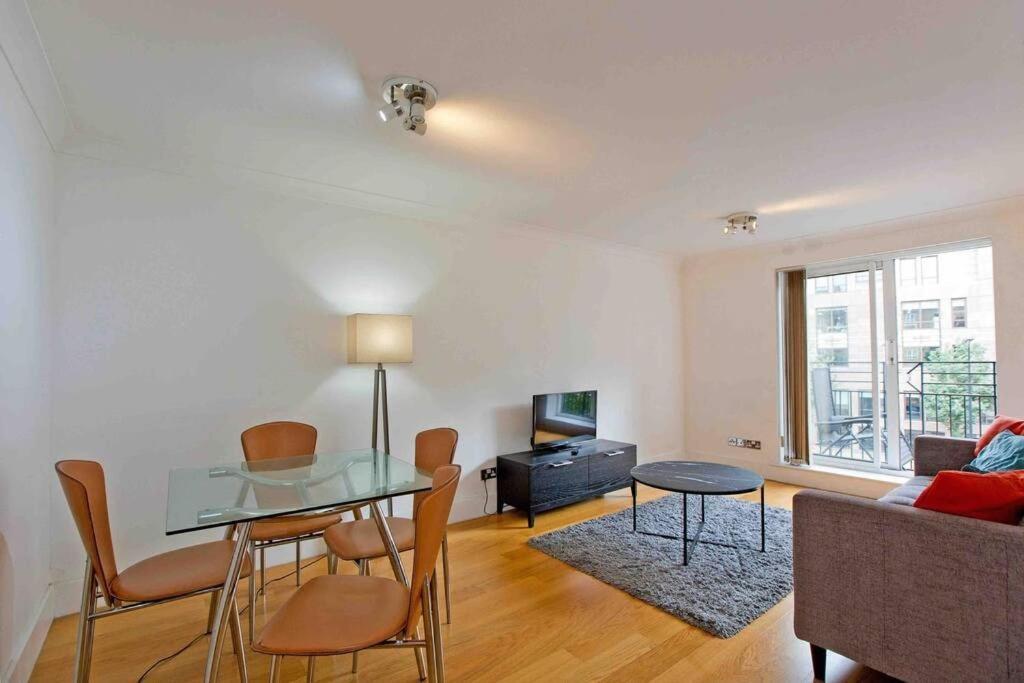Cosy 1 Bed Globe View St Pauls Apartment