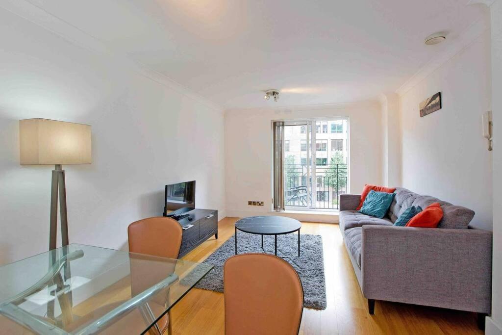 Cosy 1 Bed Globe View St Pauls Apartment *