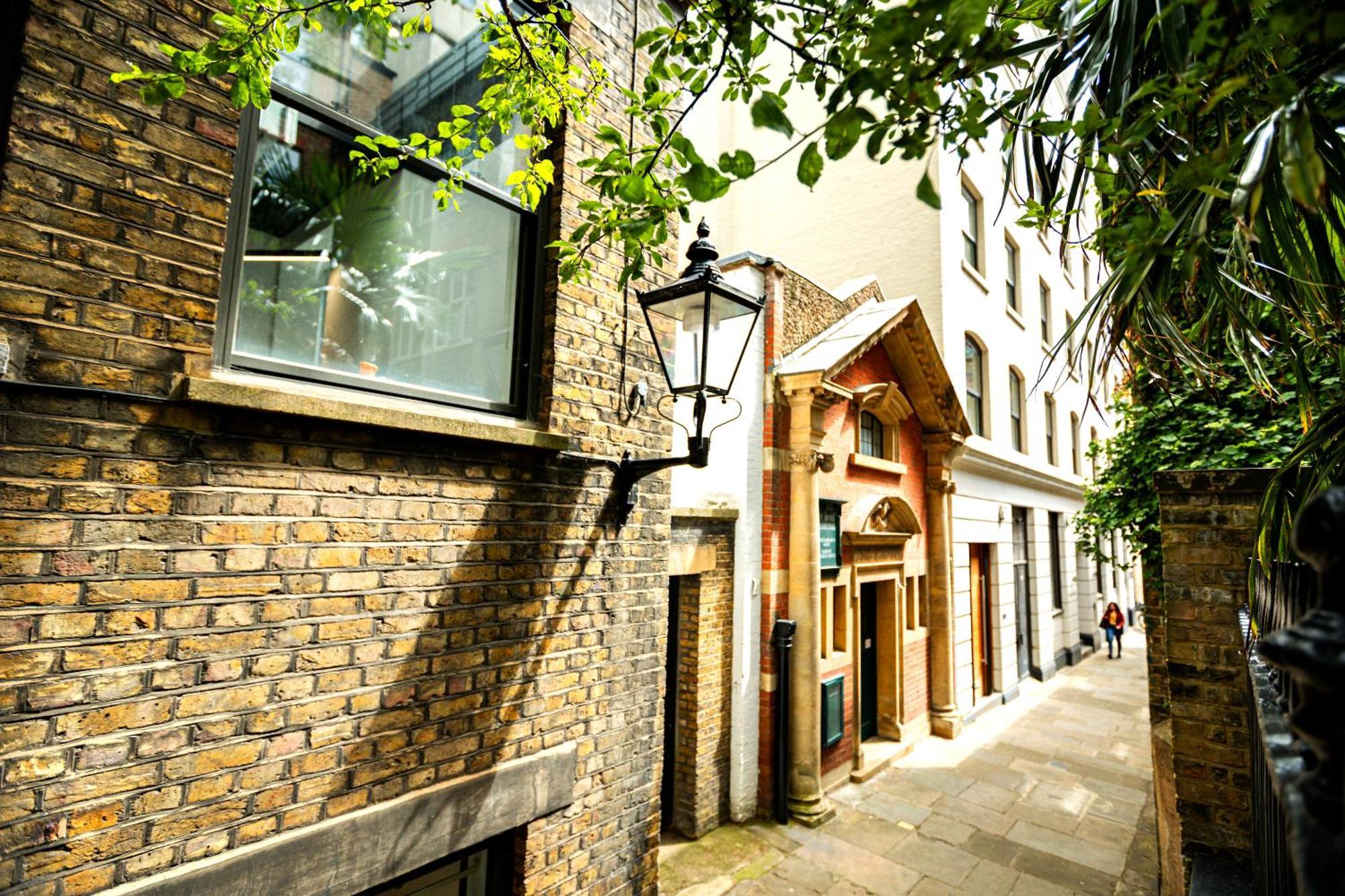 Central Serviced 3 Minutes From Blackfriars Station Apartment