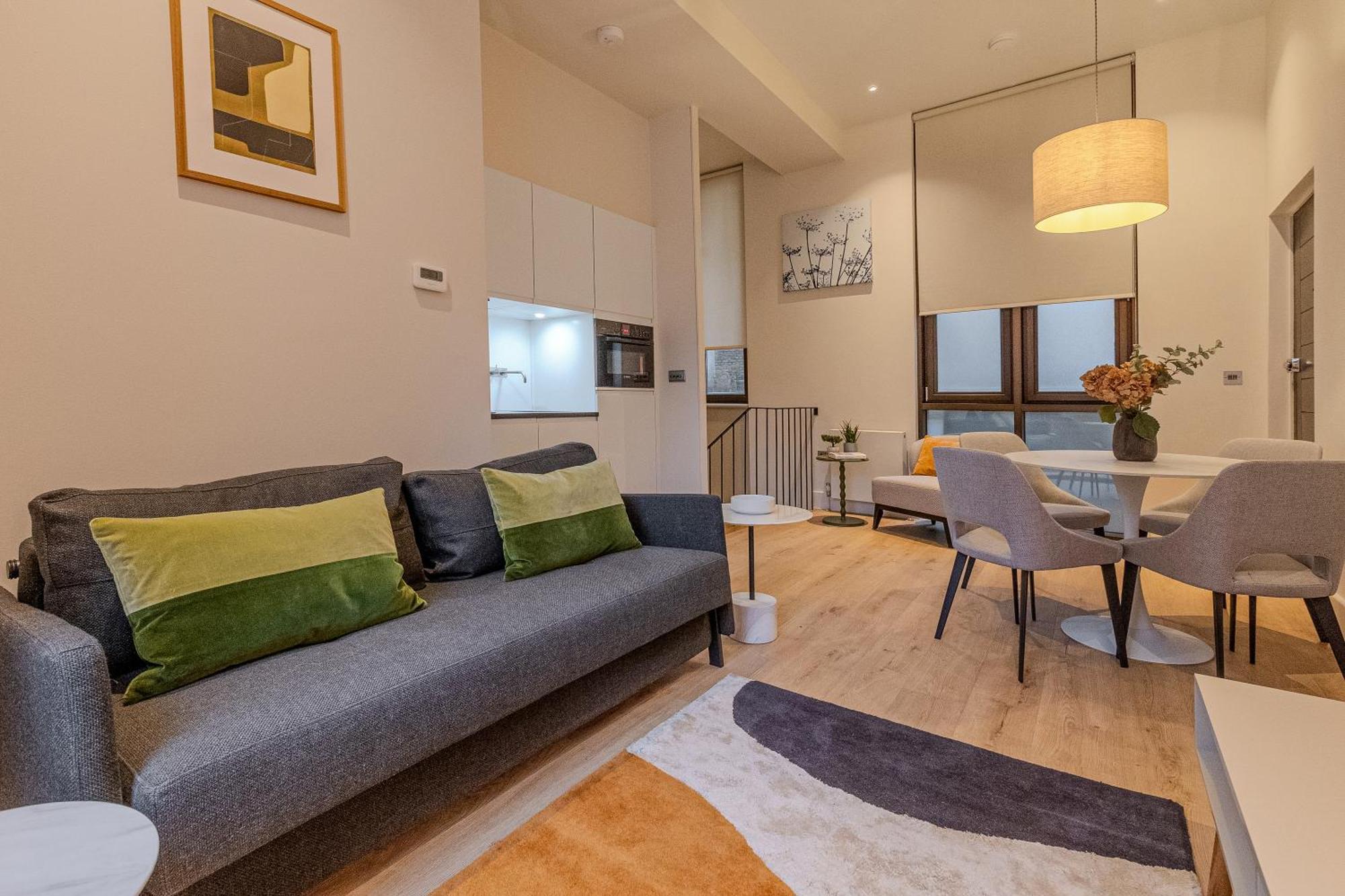 Central Serviced 3 Minutes From Blackfriars Station Apartment