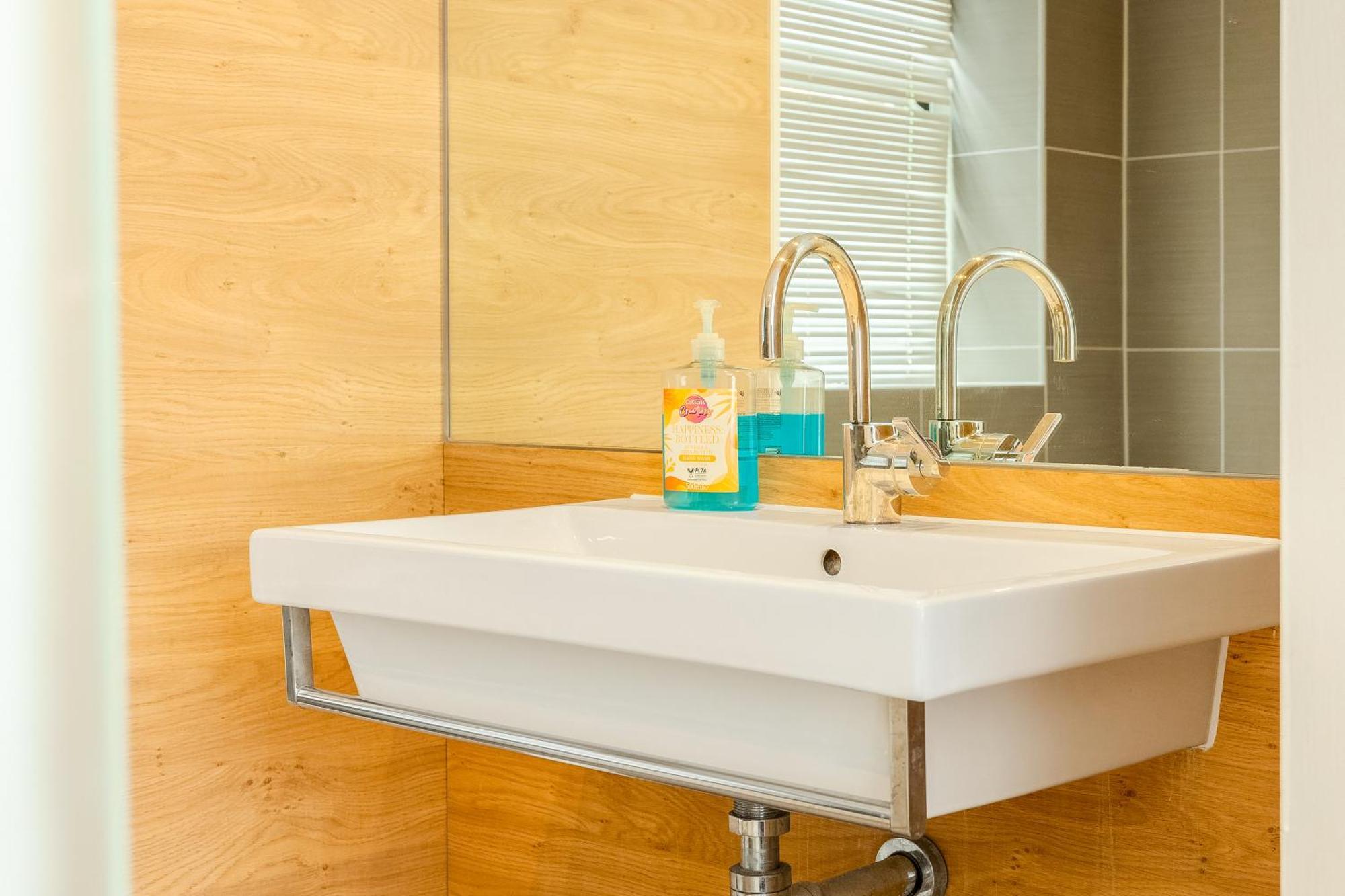 Central Serviced 3 Minutes From Blackfriars Station Apartment *