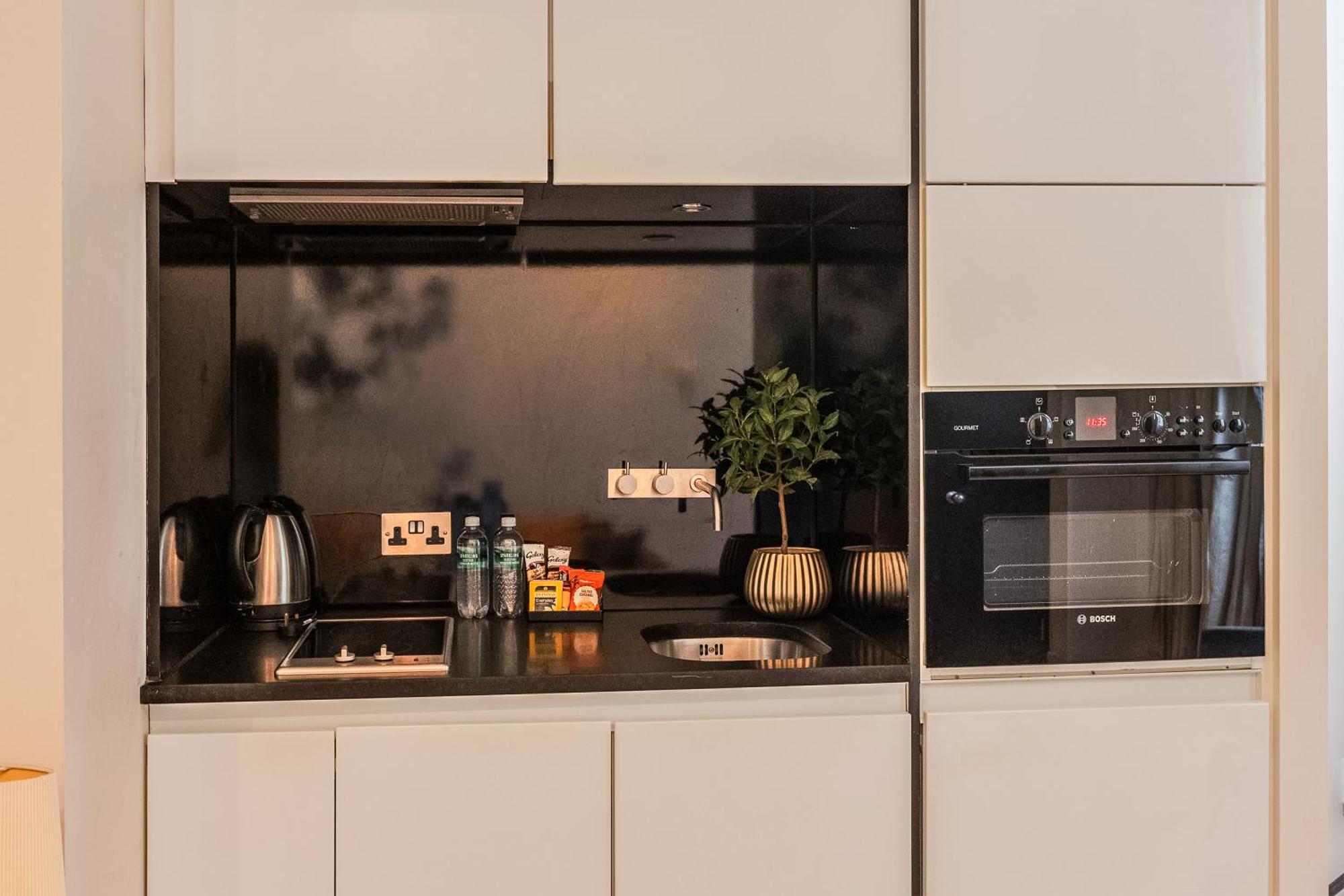 Central Serviced 3 Minutes From Blackfriars Station *