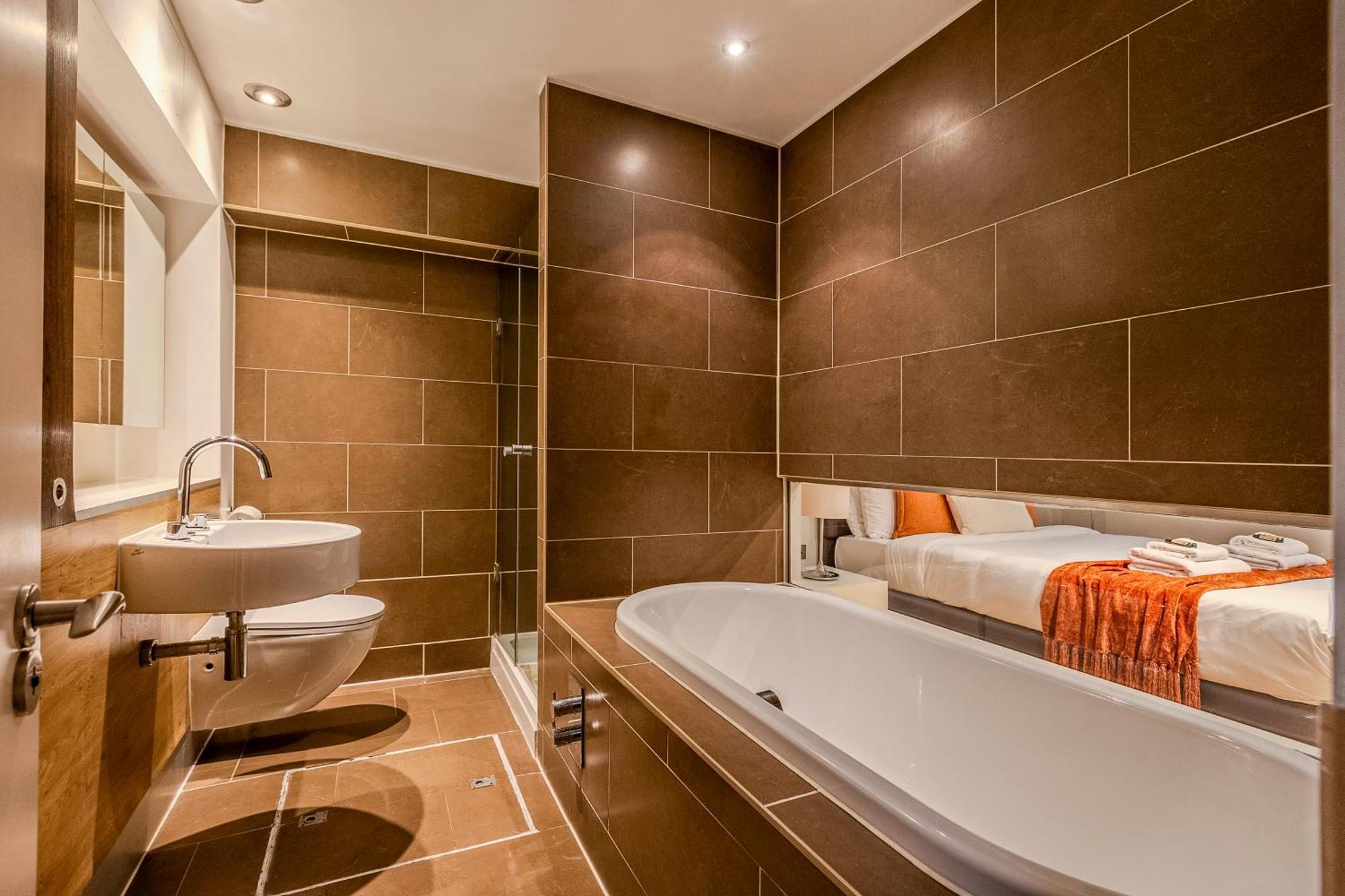 Central Serviced 3 Minutes From Blackfriars Station Apartment