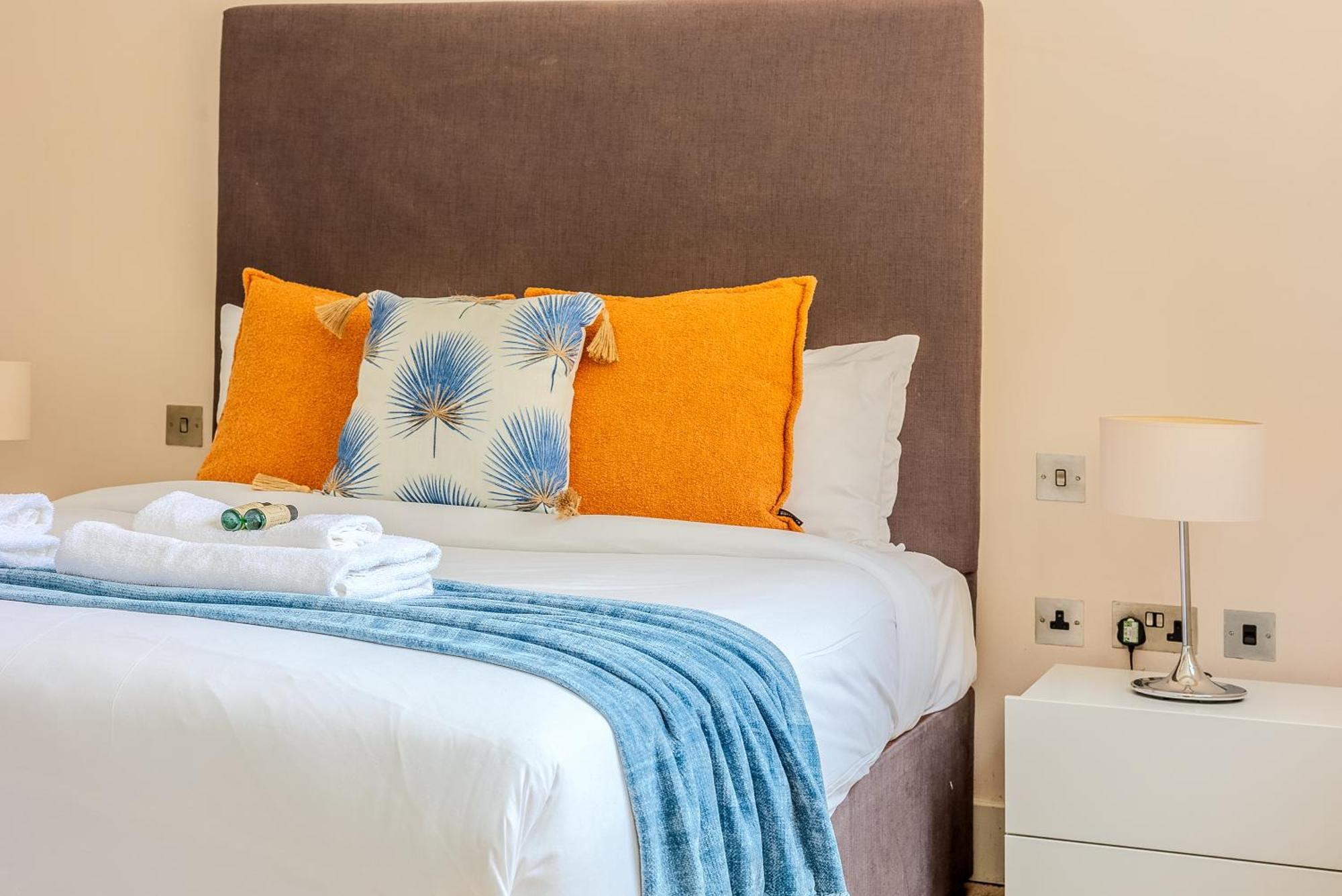 Central Serviced 3 Minutes From Blackfriars Station Apartment
