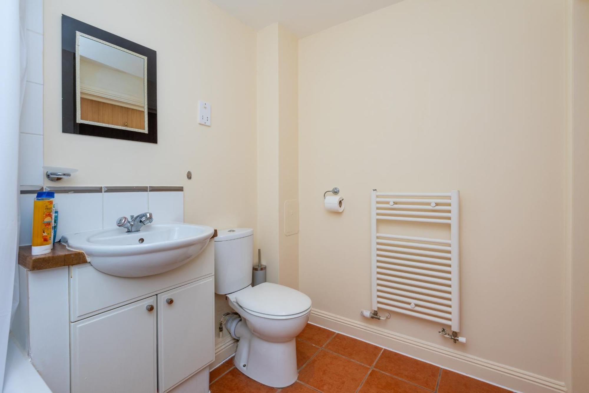 Entire Close To Wembley Stadium * London