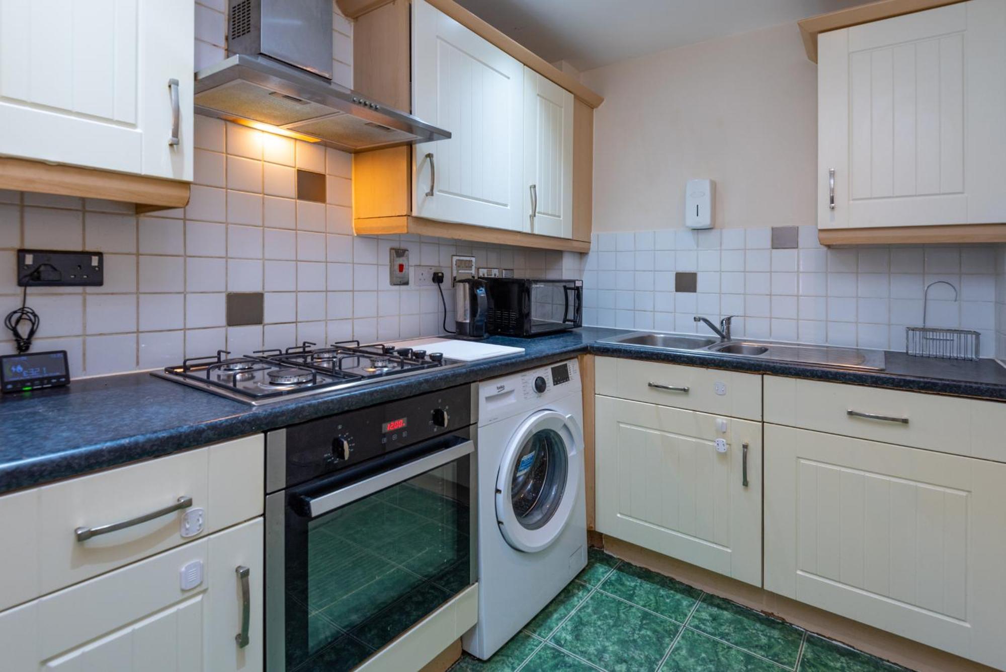 Entire Close To Wembley Stadium *