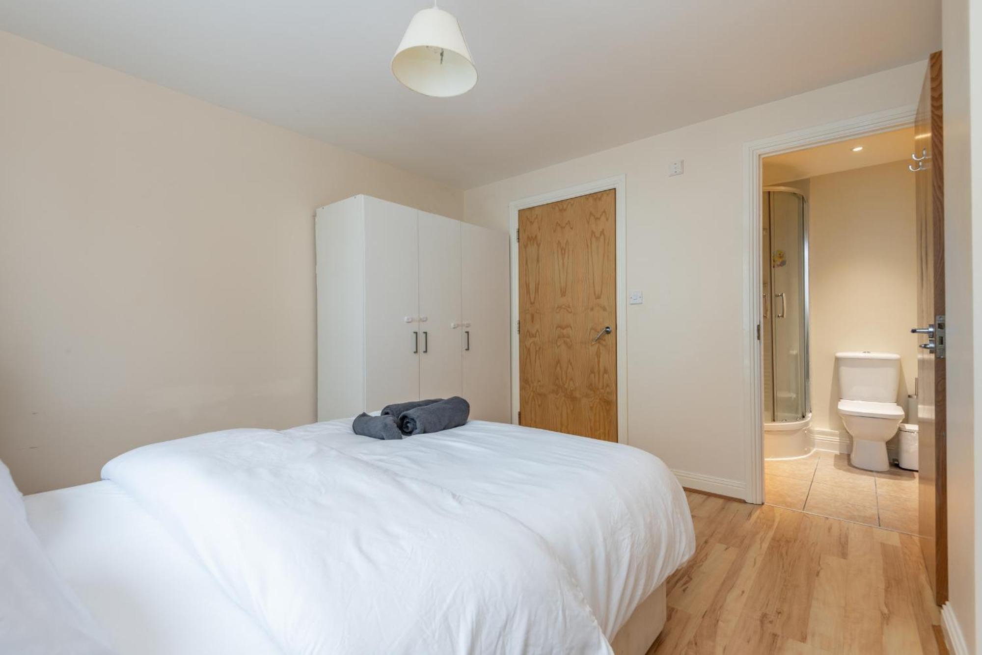 Entire Close To Wembley Stadium * London