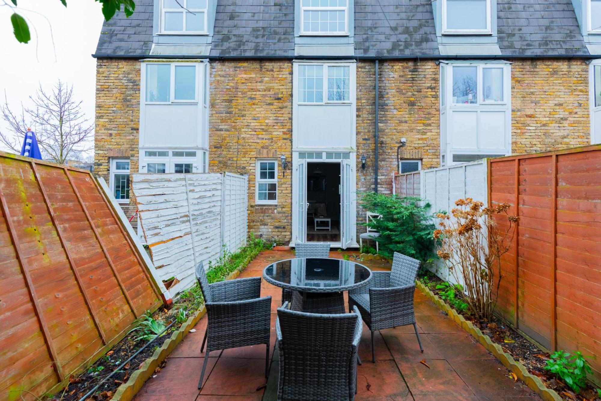 Cosy 4bd Flat In Stockwell With Private Patio *