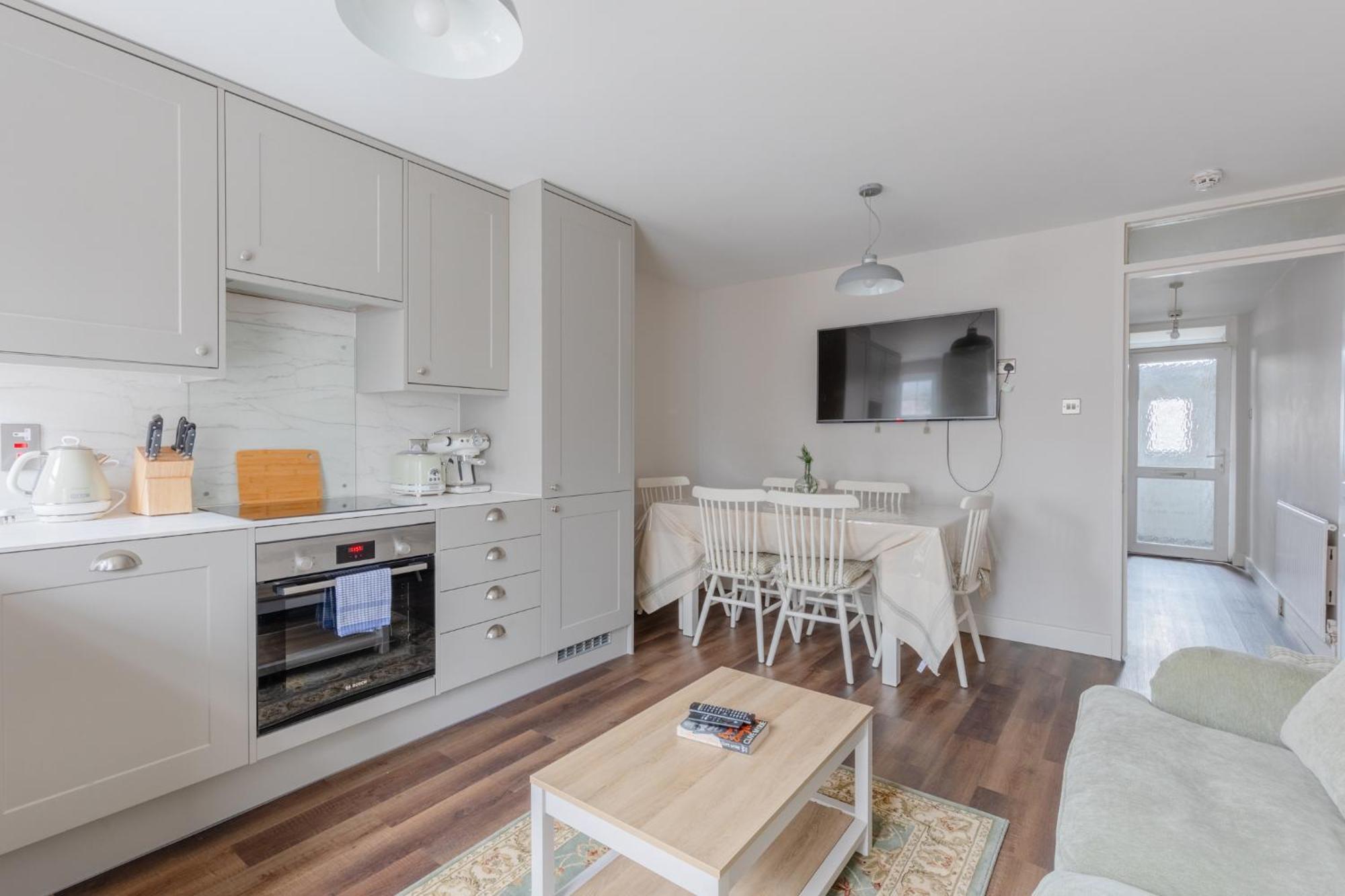 Cosy 4bd Flat In Stockwell With Private Patio London