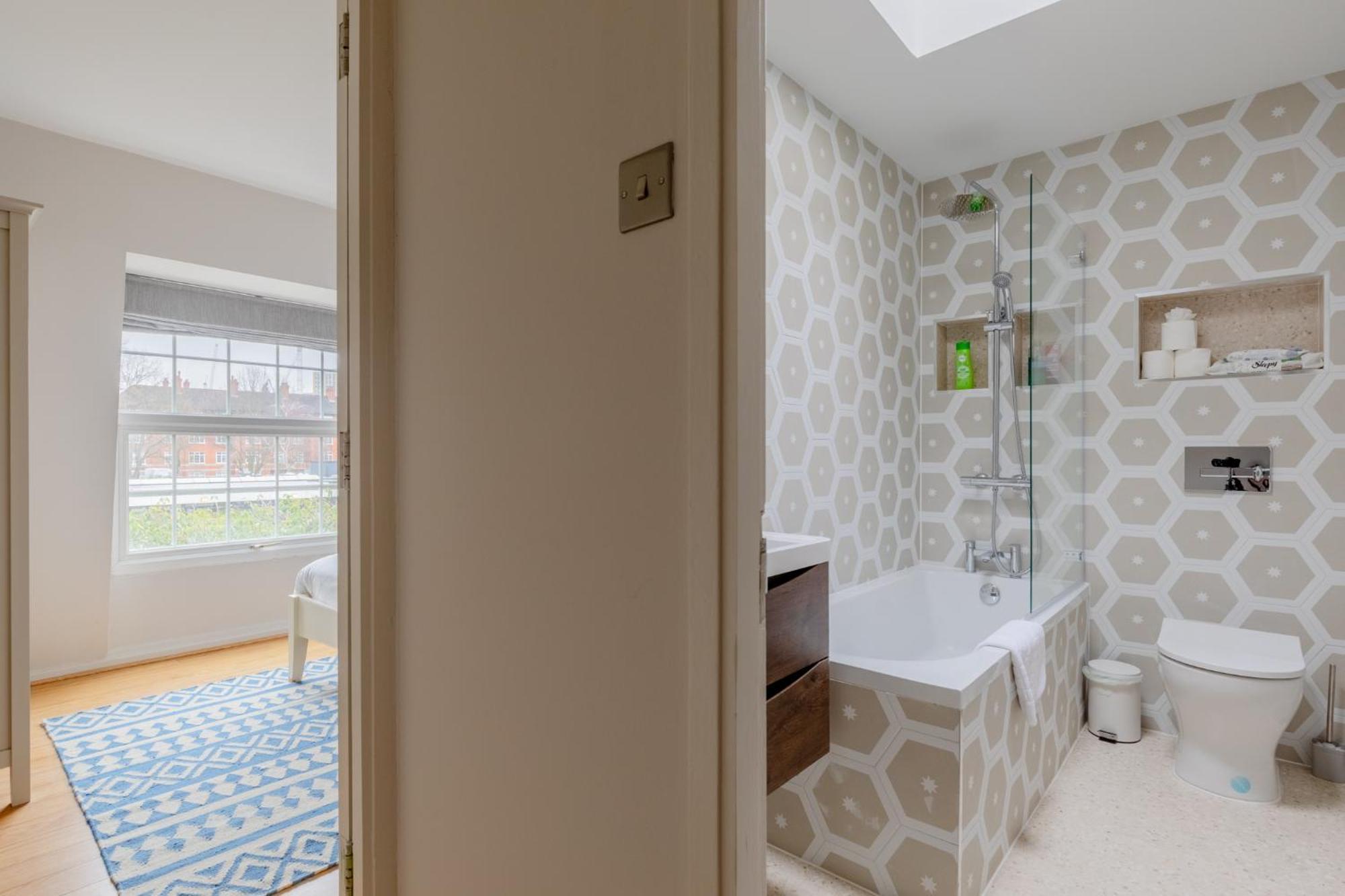 Cosy 4bd Flat In Stockwell With Private Patio Apartment London