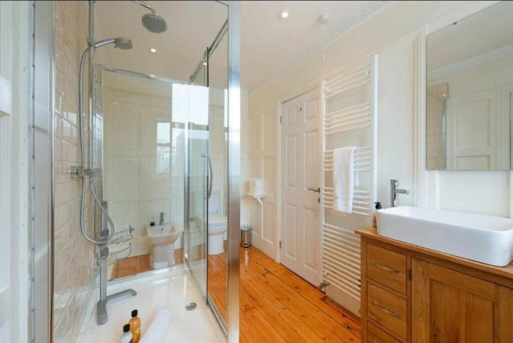 Apartment Unrivaled Elegance In 3 Bedroom Covent Garden London