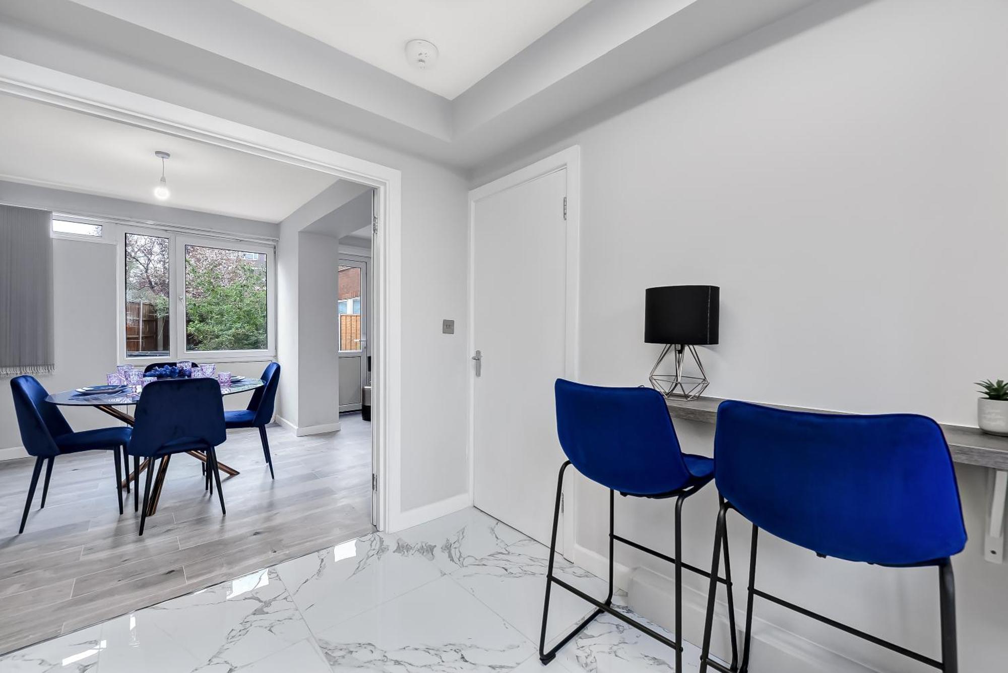 Lovely 4 Bedroom With Outdoor Space