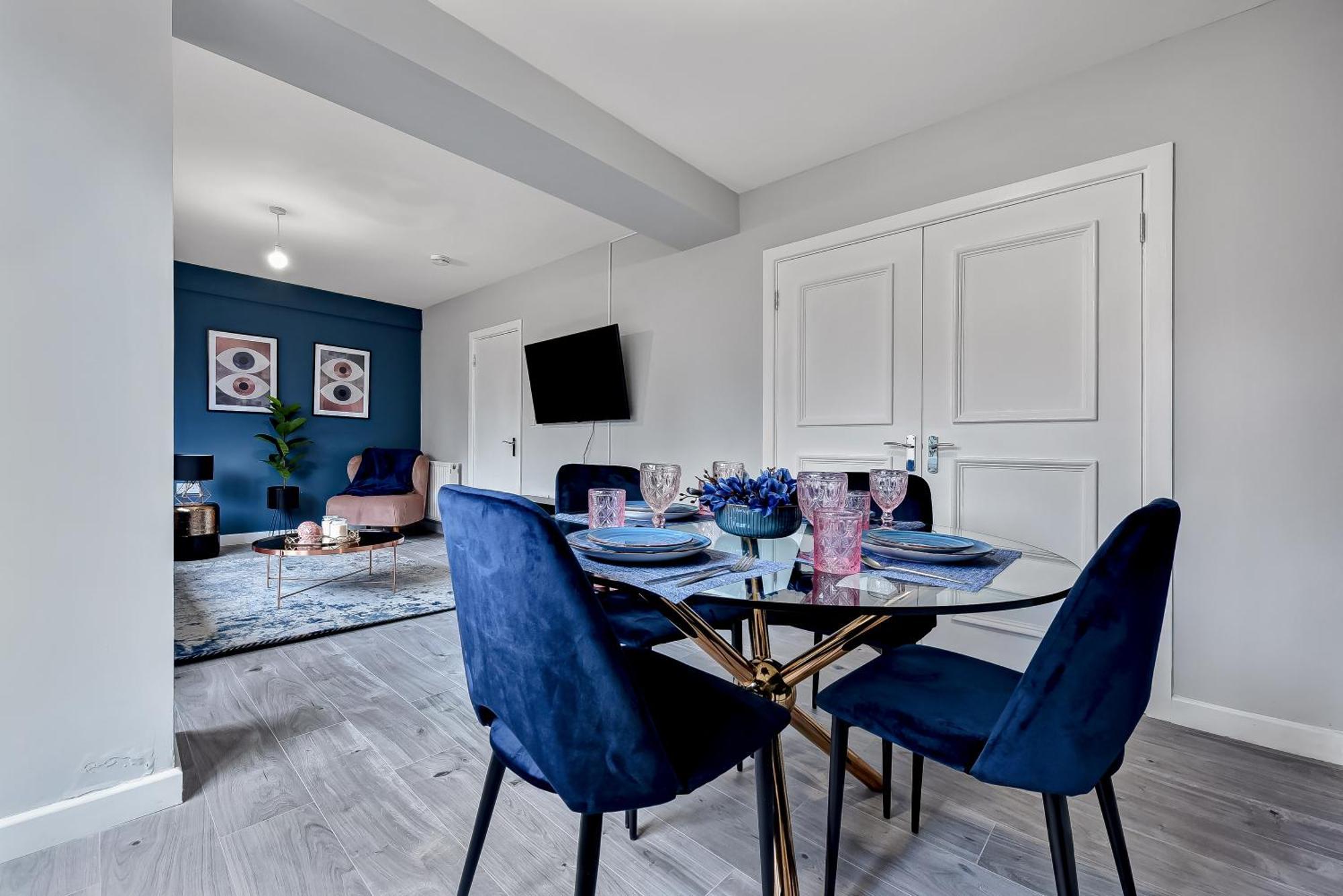 Lovely 4 Bedroom With Outdoor Space Apartment *
