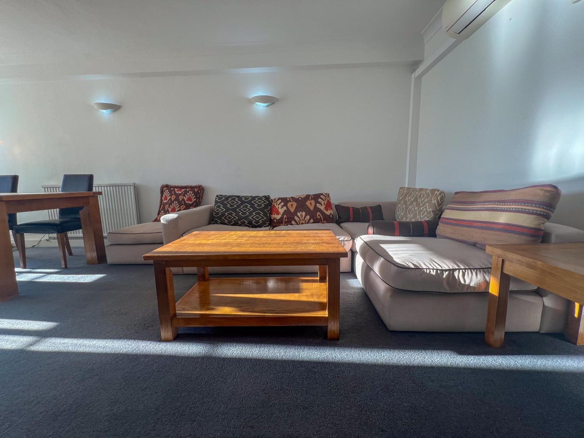 Lavish 2 Bedroom In The Heart Of Mayfairs Luxury H11 Apartment *