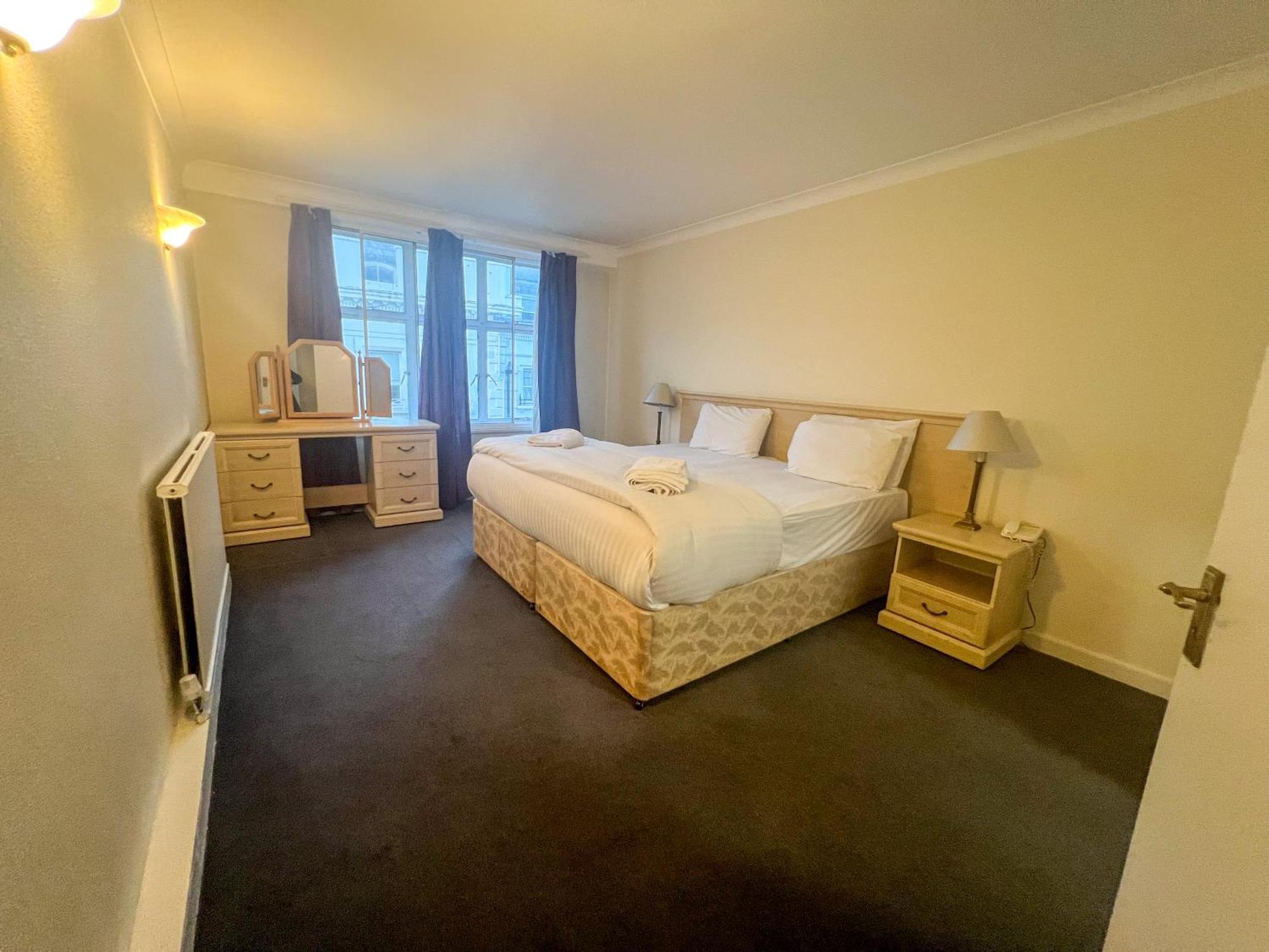Lavish 2 Bedroom In The Heart Of Mayfairs Luxury H11 Apartment *