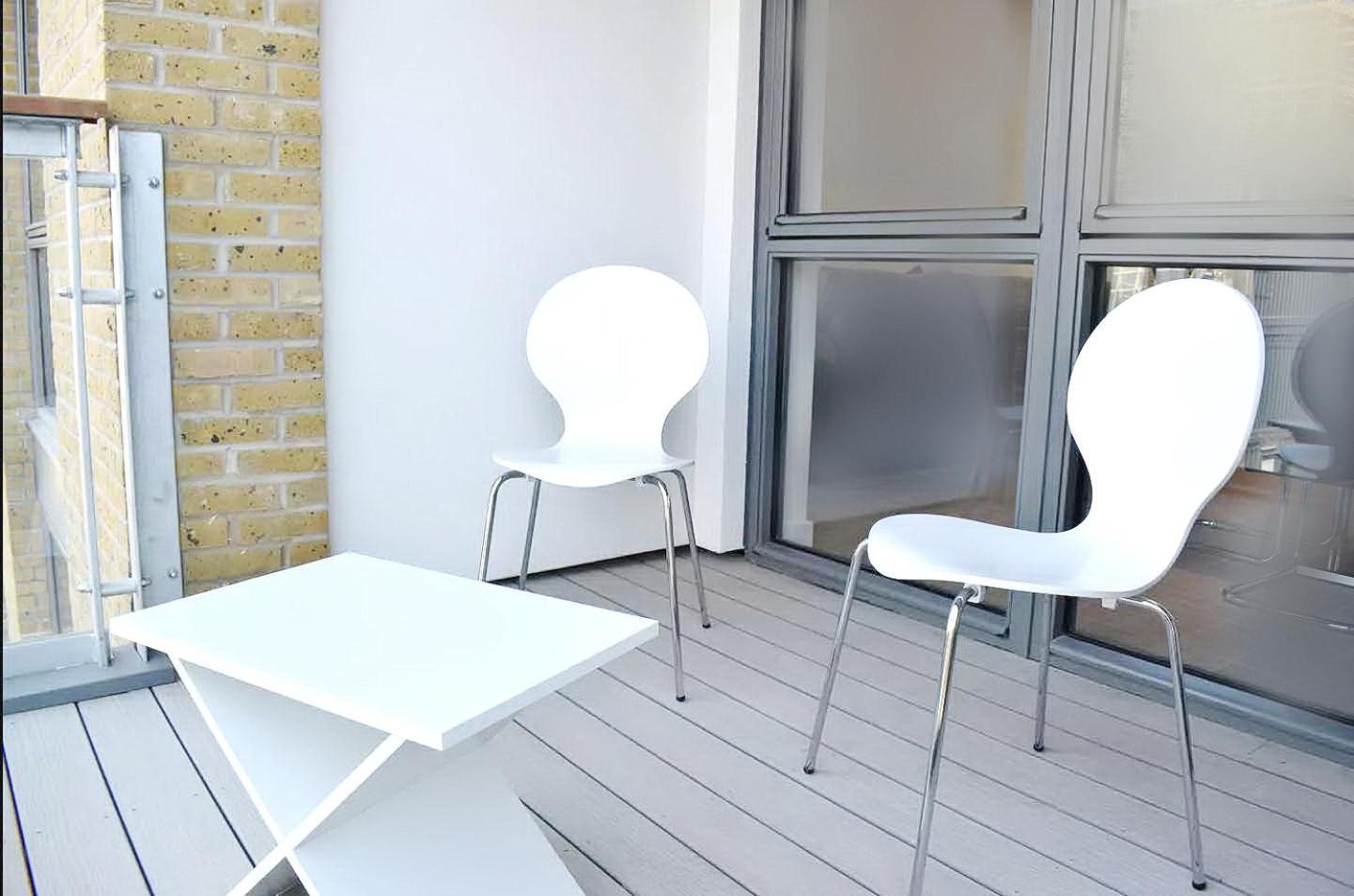 New Large 4 Bedroom & 3 Bathroom Flat Near Angel Station In Zone 1 For Max 13 Guests Apartment London