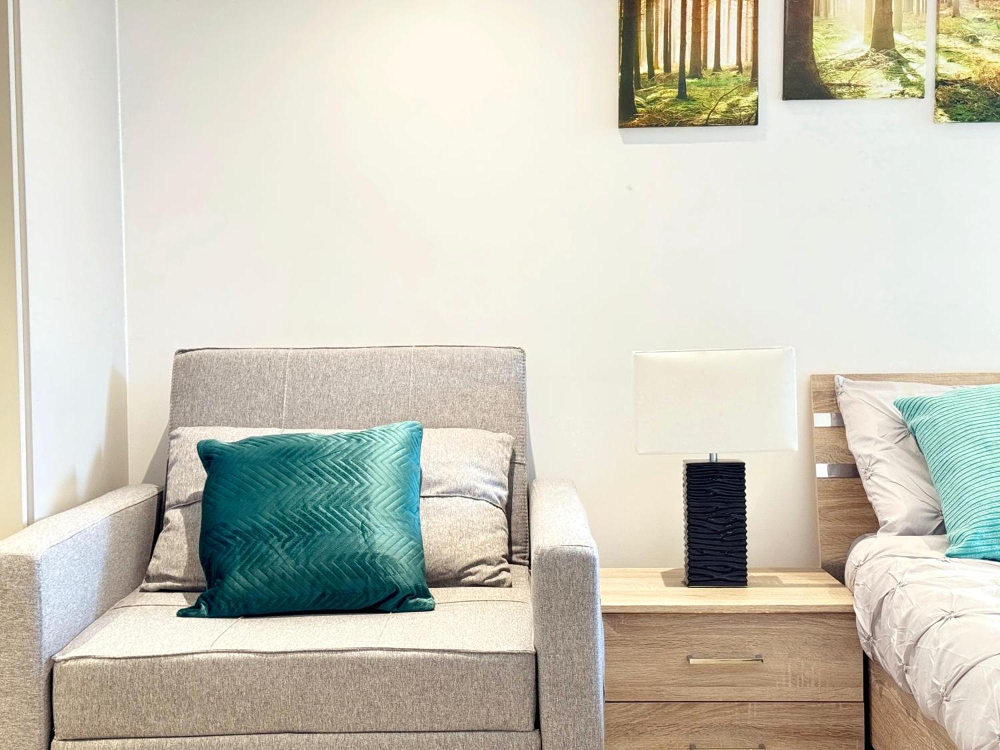 New Large 4 Bedroom & 3 Bathroom Flat Near Angel Station In Zone 1 For Max 13 Guests Apartment