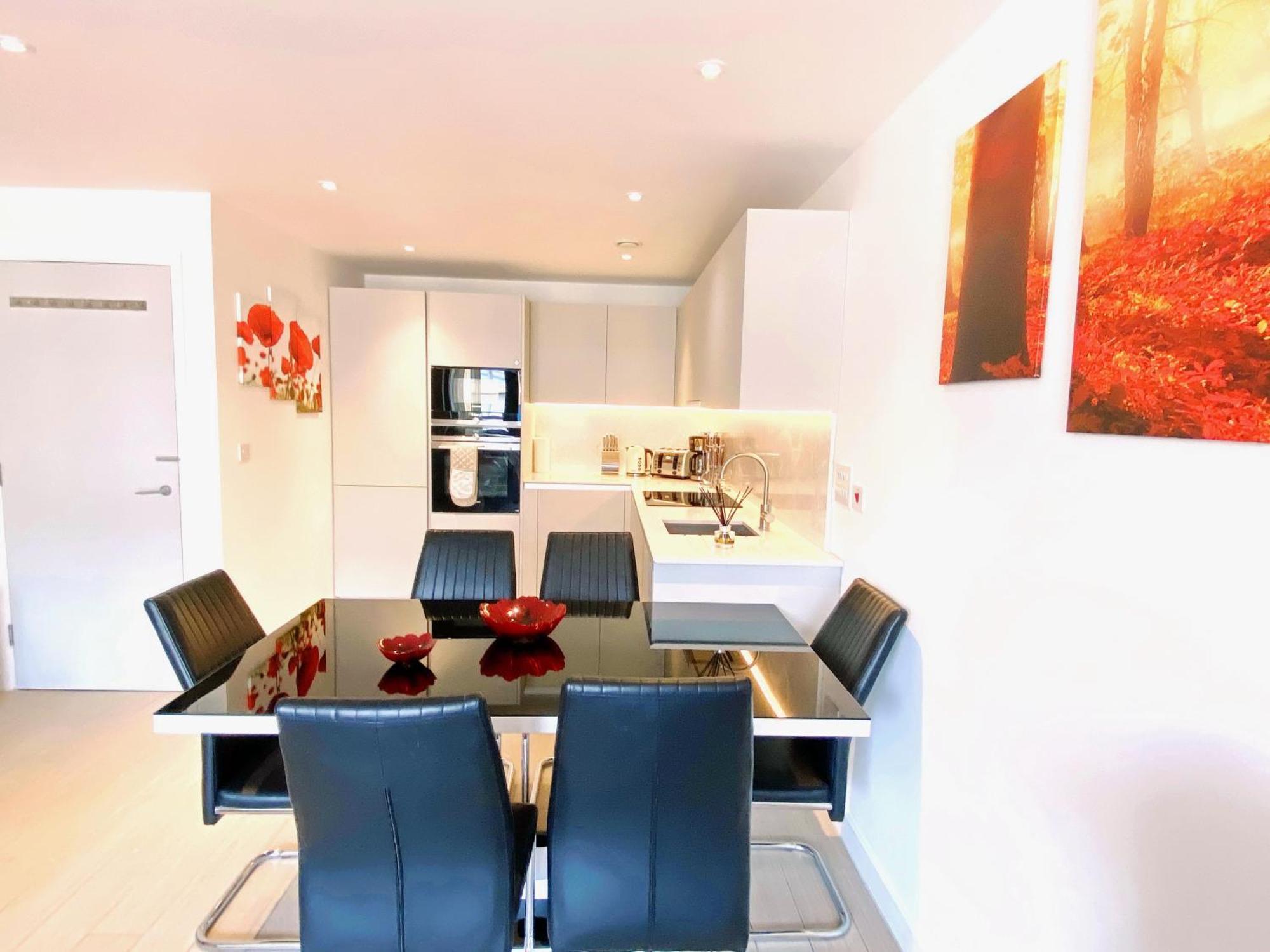 New Large 4 Bedroom & 3 Bathroom Flat Near Angel Station In Zone 1 For Max 13 Guests Apartment *