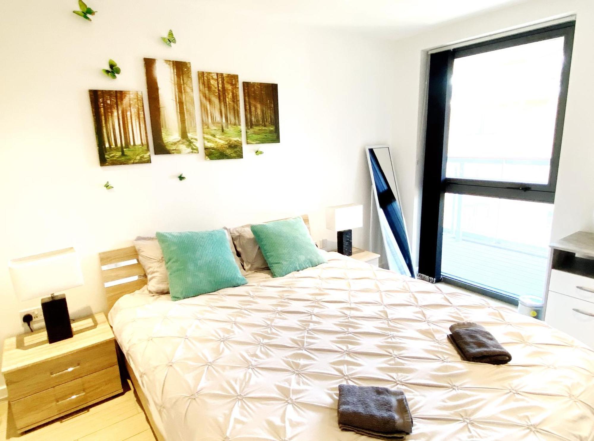 New Large 4 Bedroom & 3 Bathroom Flat Near Angel Station In Zone 1 For Max 13 Guests Apartment London