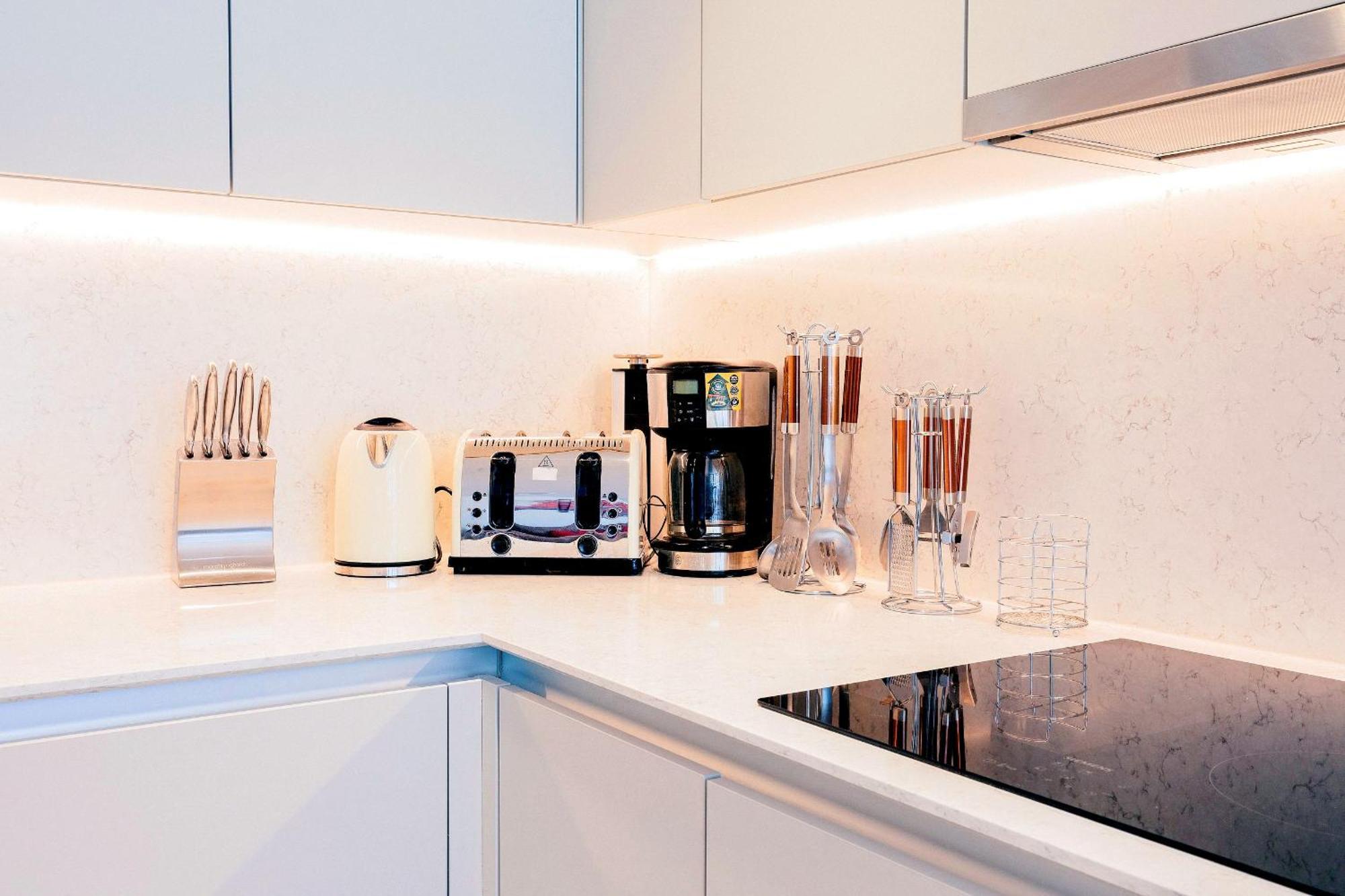 New Large 4 Bedroom & 3 Bathroom Flat Near Angel Station In Zone 1 For Max 13 Guests * London