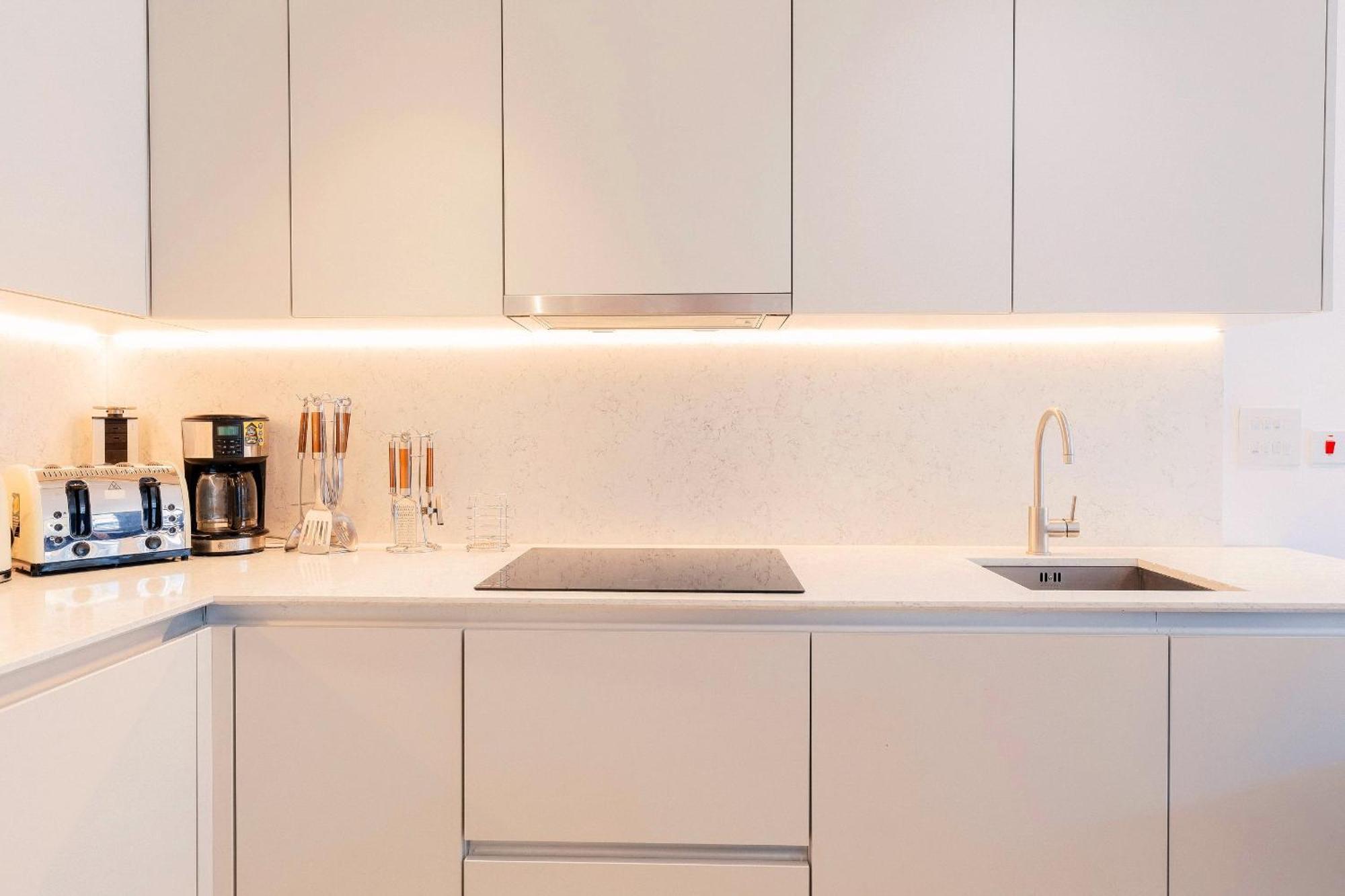 New Large 4 Bedroom & 3 Bathroom Flat Near Angel Station In Zone 1 For Max 13 Guests