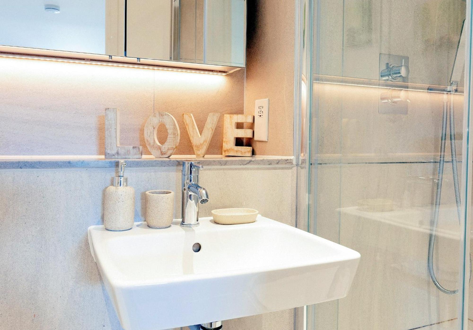 New Large 4 Bedroom & 3 Bathroom Flat Near Angel Station In Zone 1 For Max 13 Guests * London