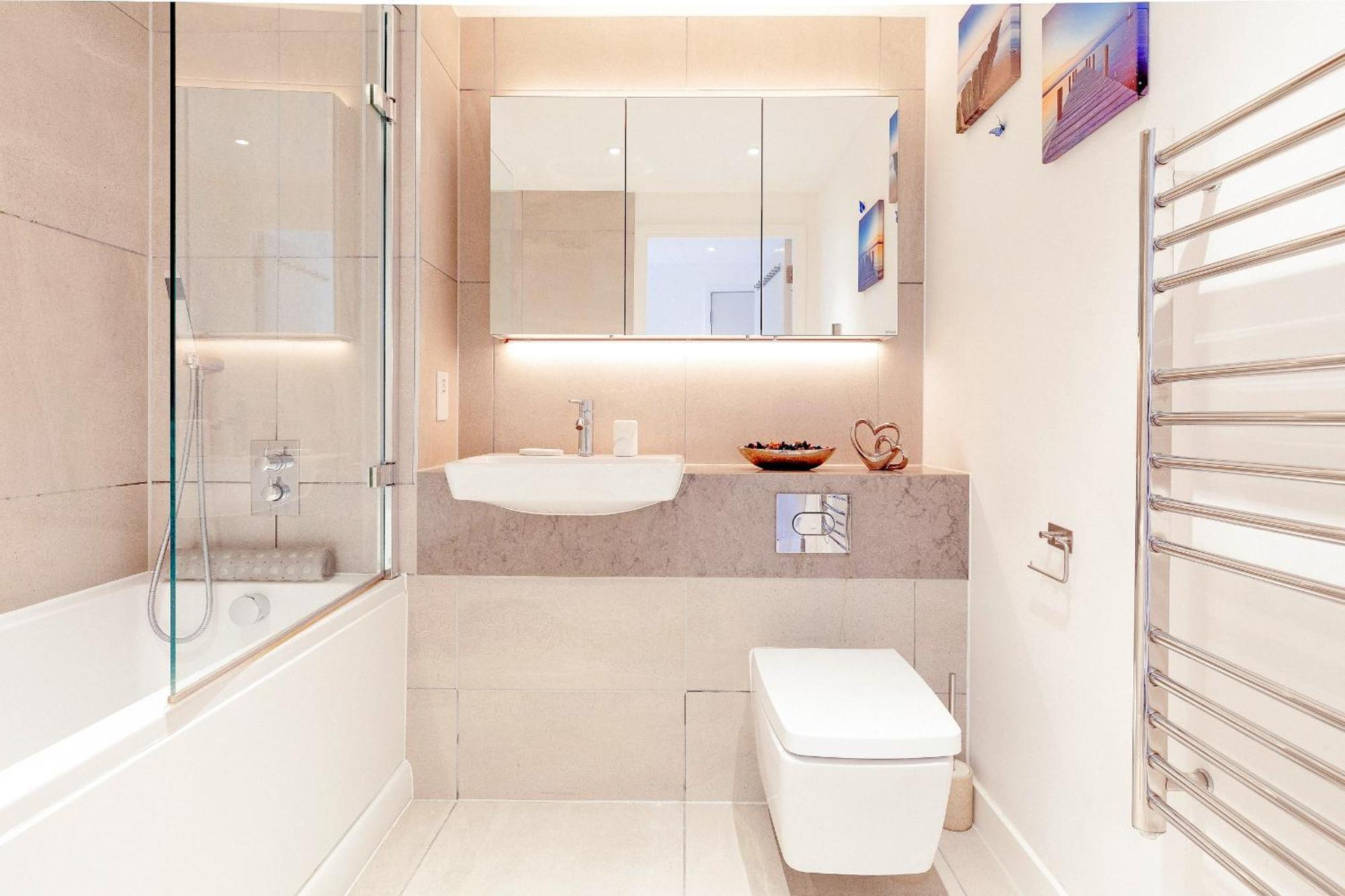 New Large 4 Bedroom & 3 Bathroom Flat Near Angel Station In Zone 1 For Max 13 Guests * London