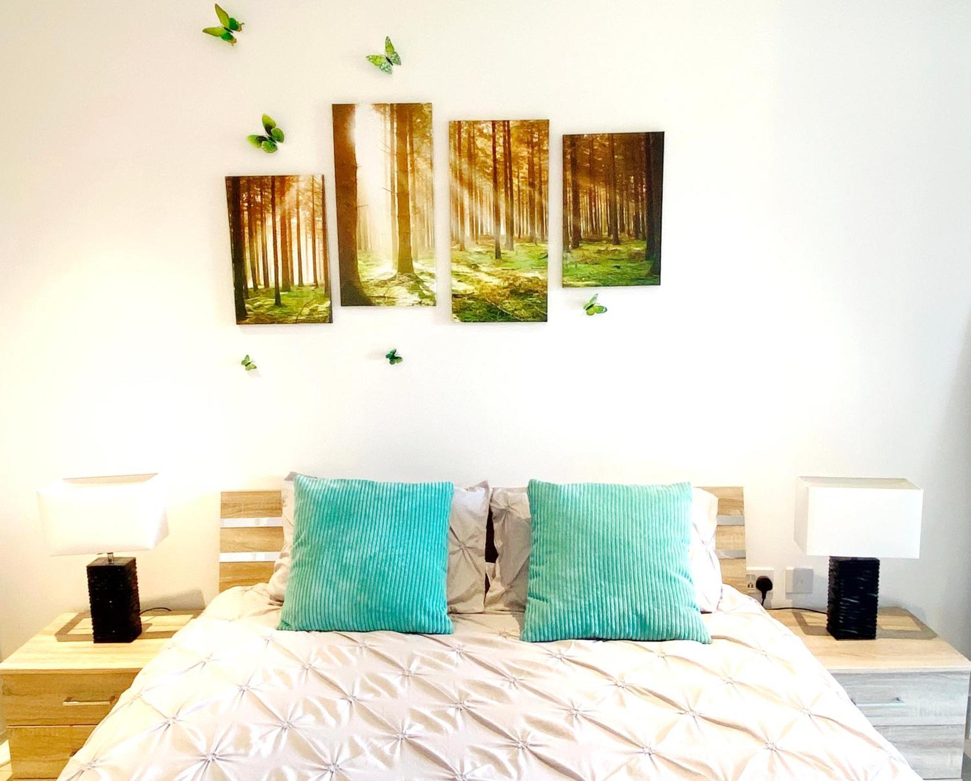 New Large 4 Bedroom & 3 Bathroom Flat Near Angel Station In Zone 1 For Max 13 Guests Apartment London