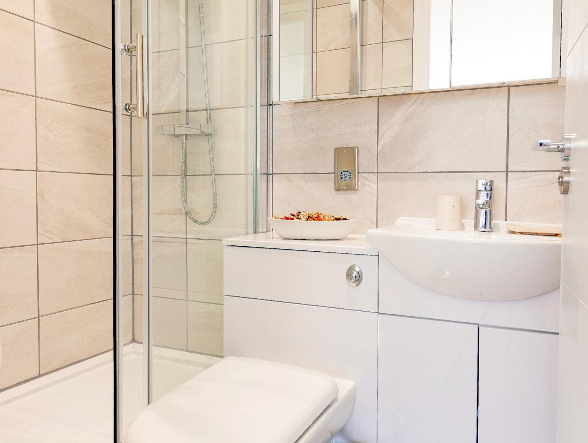 New Large 4 Bedroom & 3 Bathroom Flat Near Angel Station In Zone 1 For Max 13 Guests Apartment *