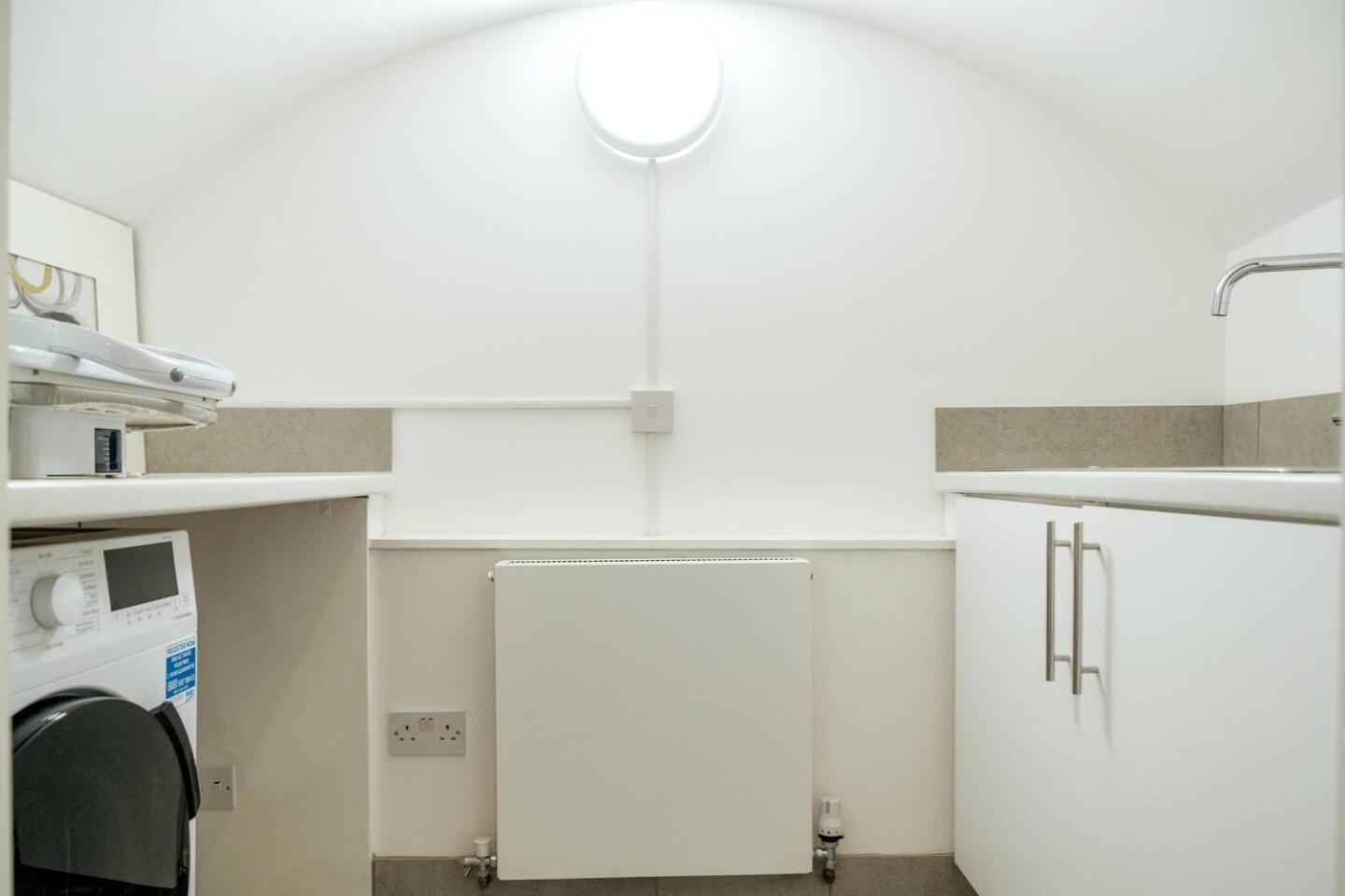 Apartment Niru Experience Jewel Of Ifield Road London
