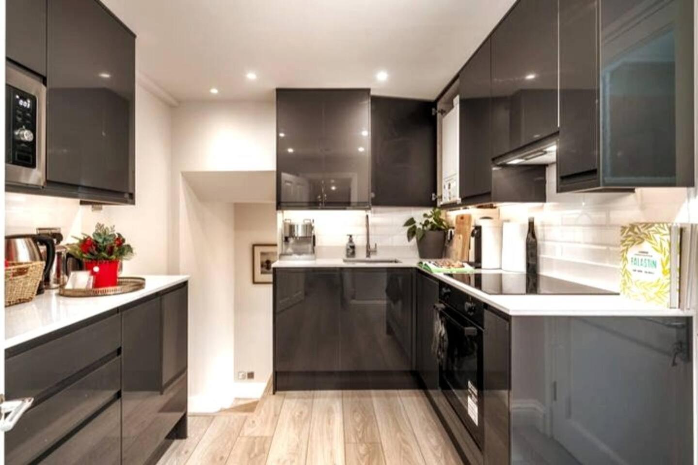 Apartment Niru Experience Jewel Of Ifield Road London