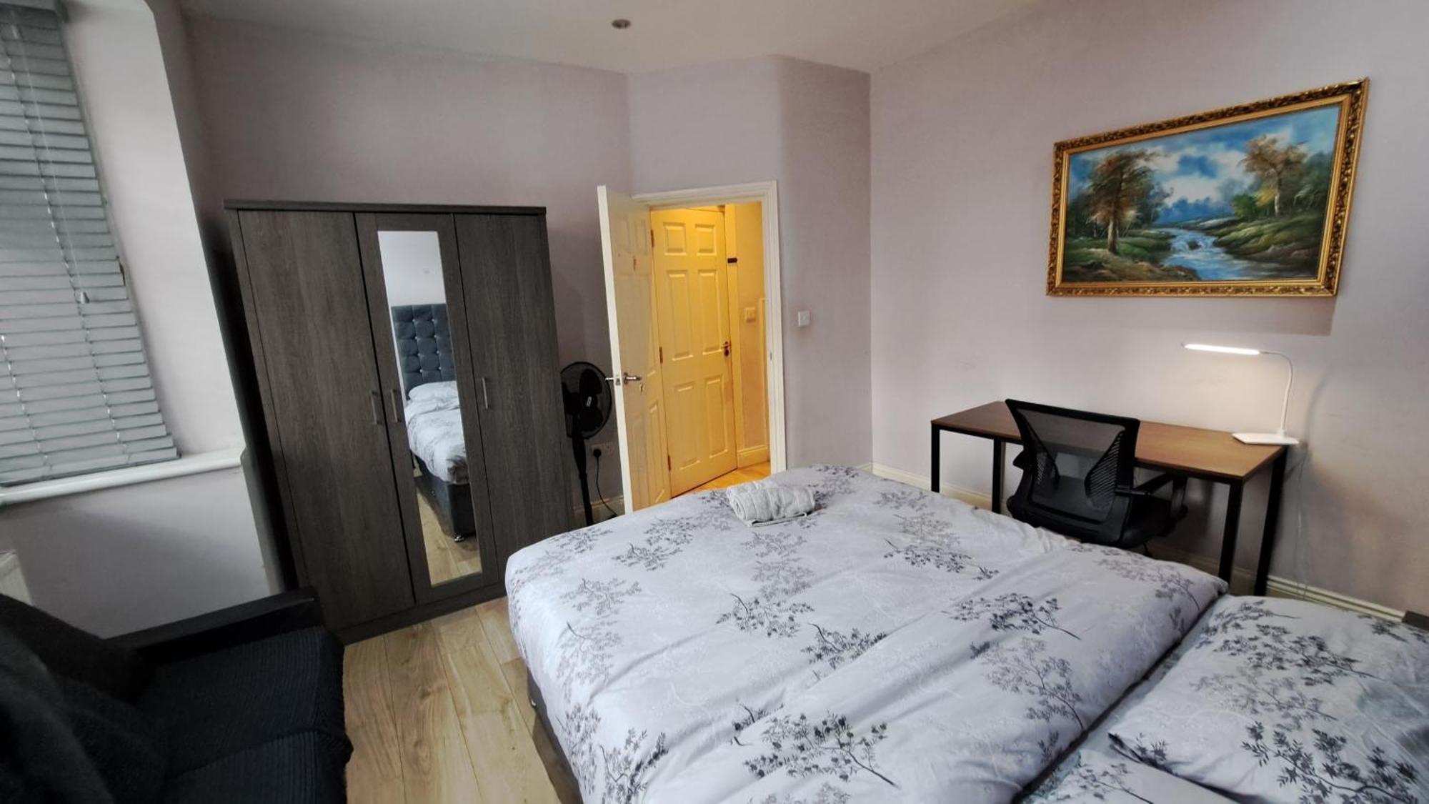 Comfy Fenia Homestay London
