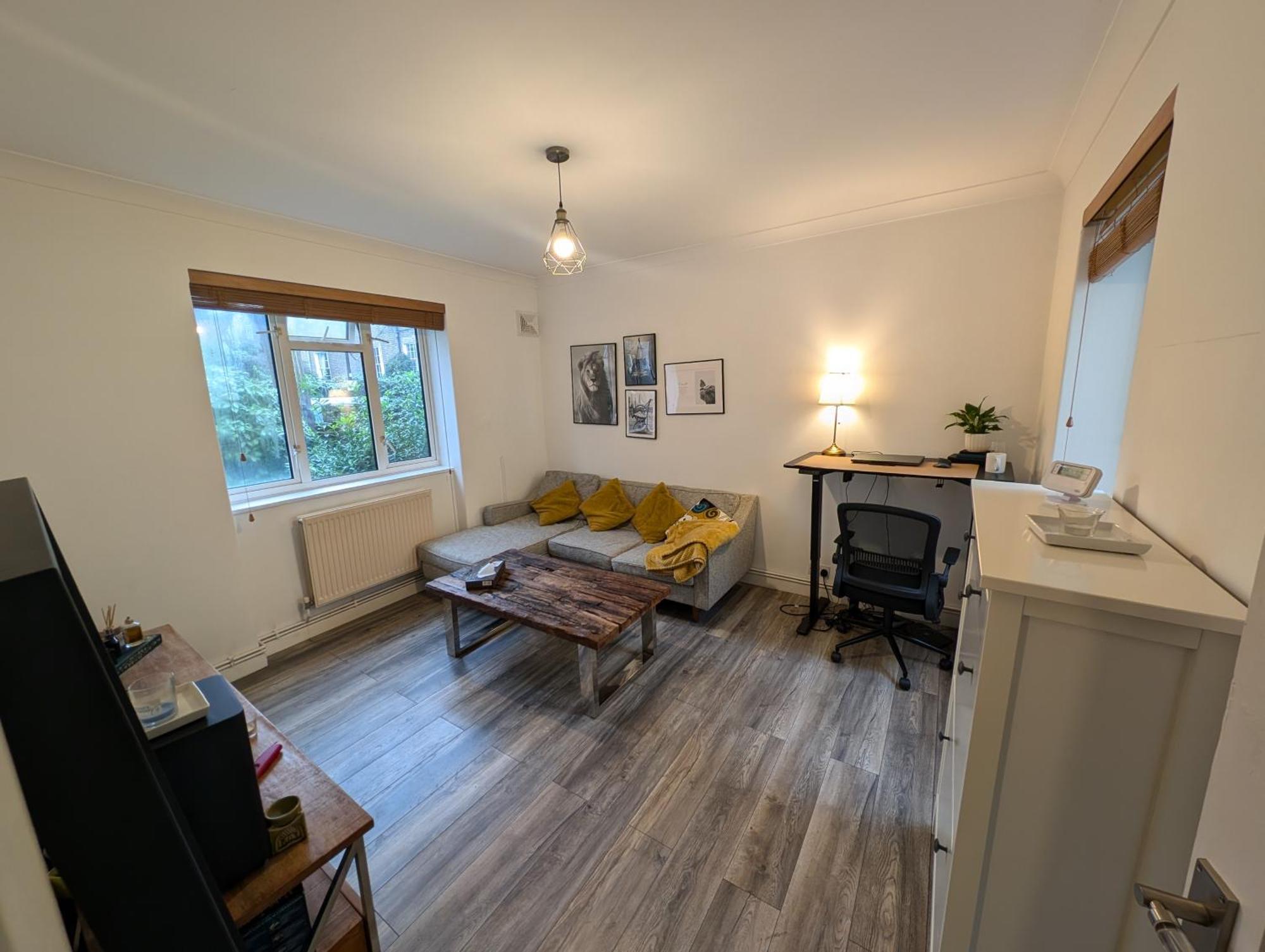Stylish And Well Equipped Flat In Stockwell