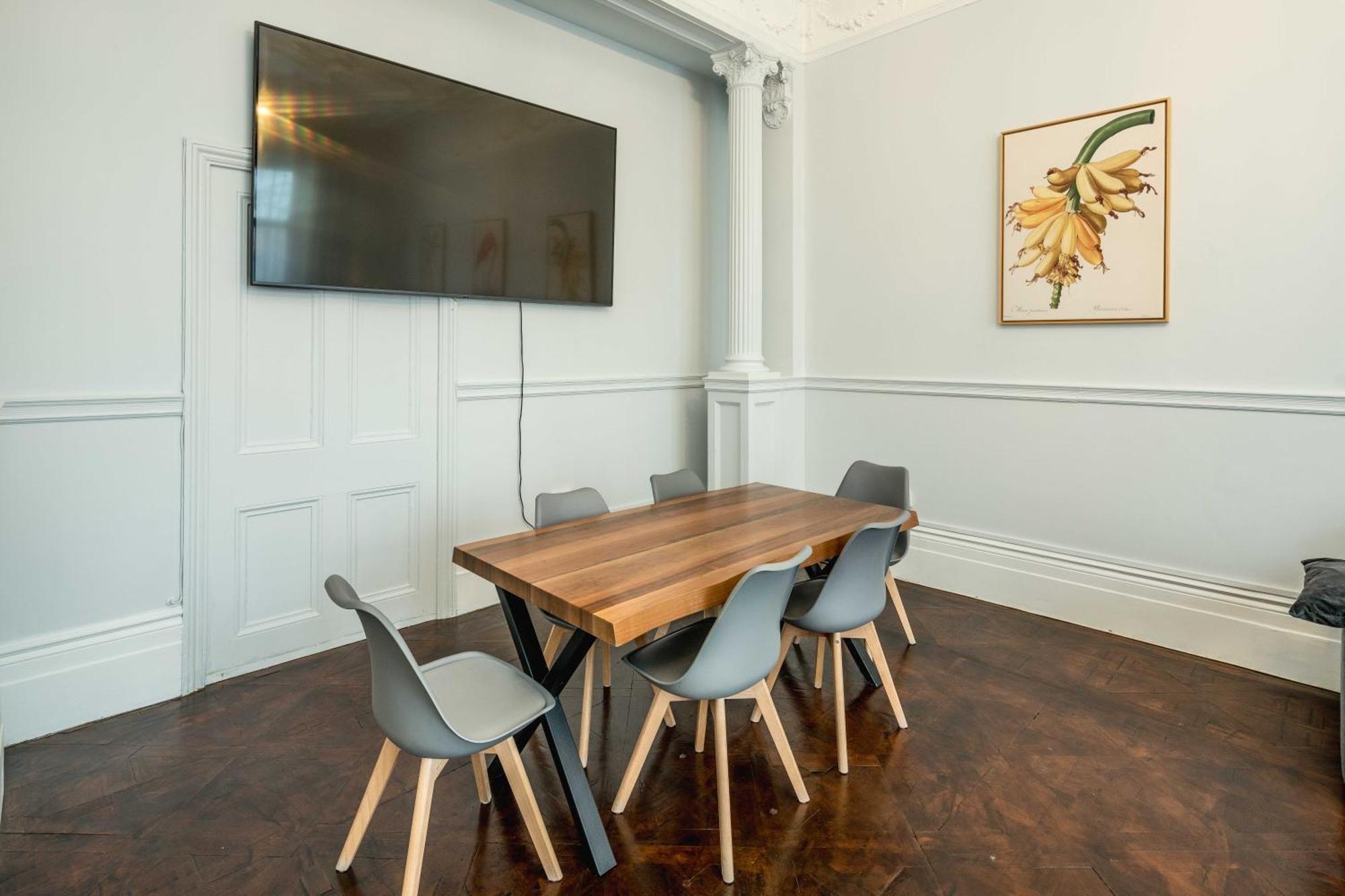 Apartment Southken Palace
