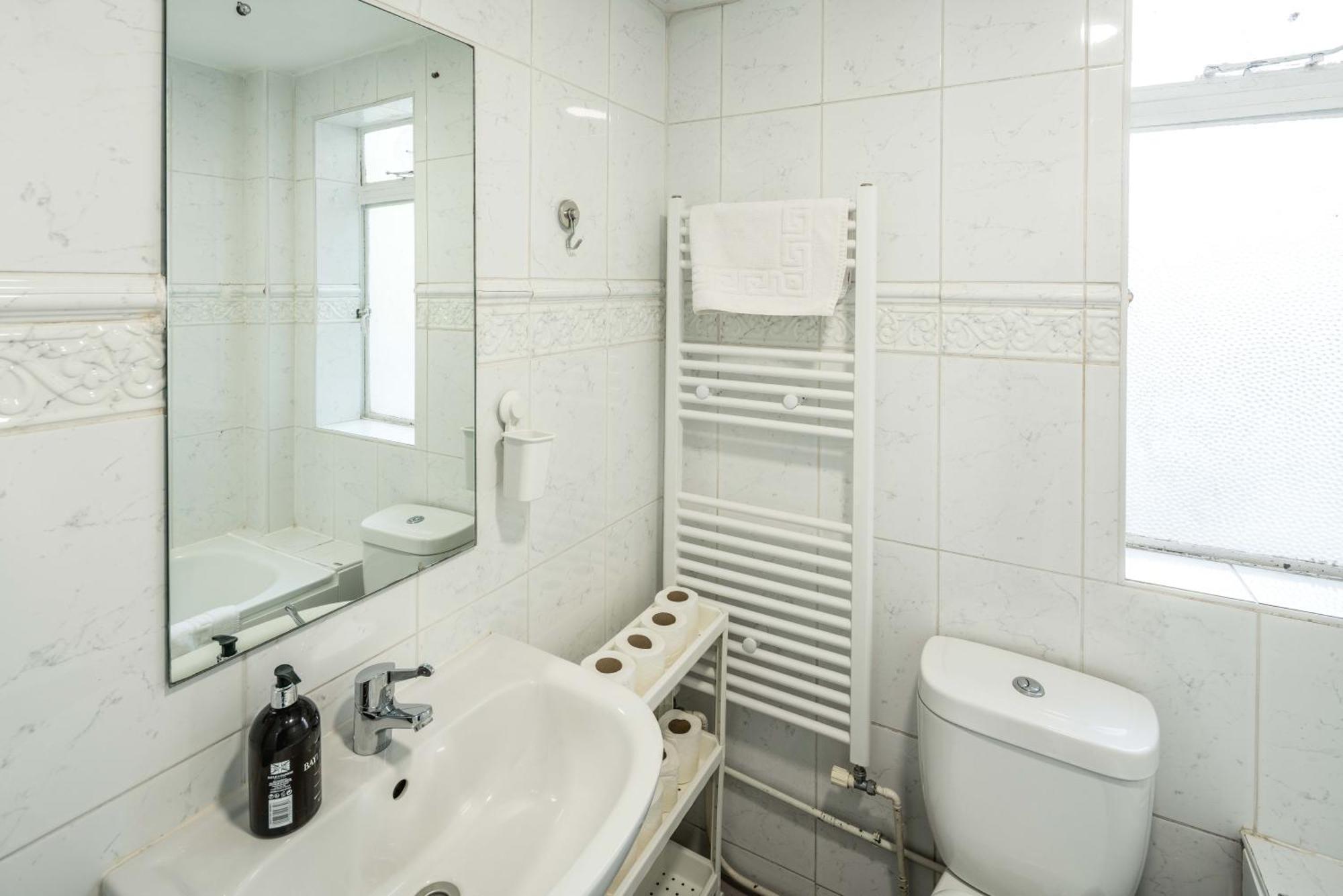 Apartment Southken Palace London