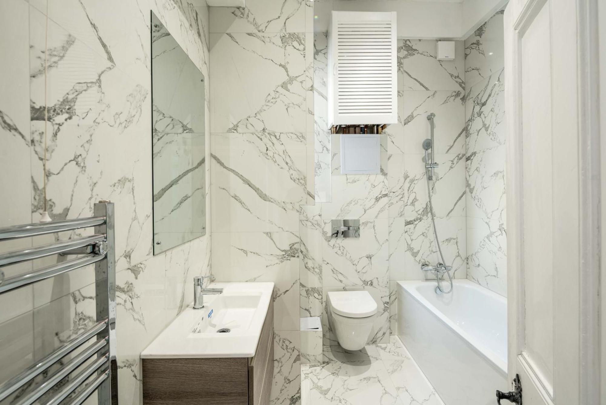 Gloucester Station Gem: 3 Bedroom Oasis Apartment