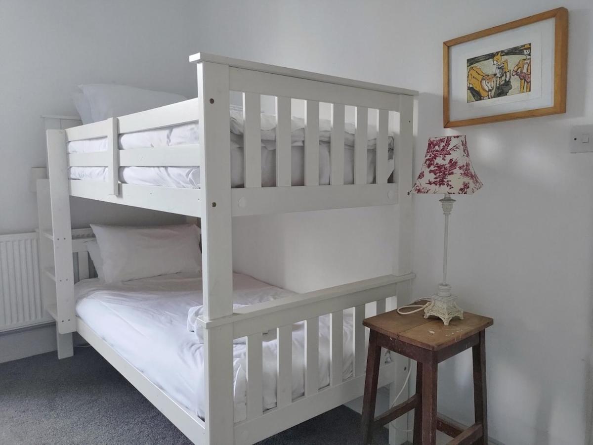 The Camden Chic Townhouse - Accommodates 14 Guests *