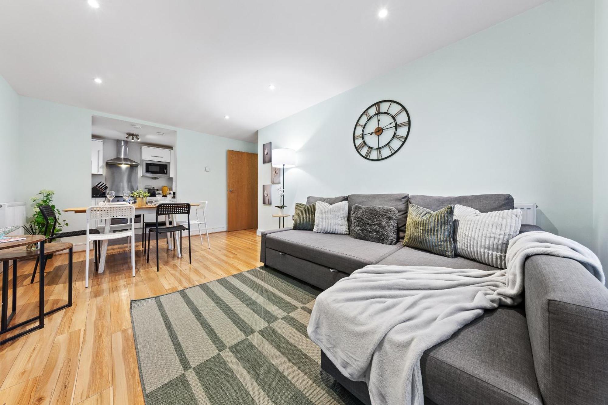 Bright Canning Town Fbs Long Term Retreat Apartment
