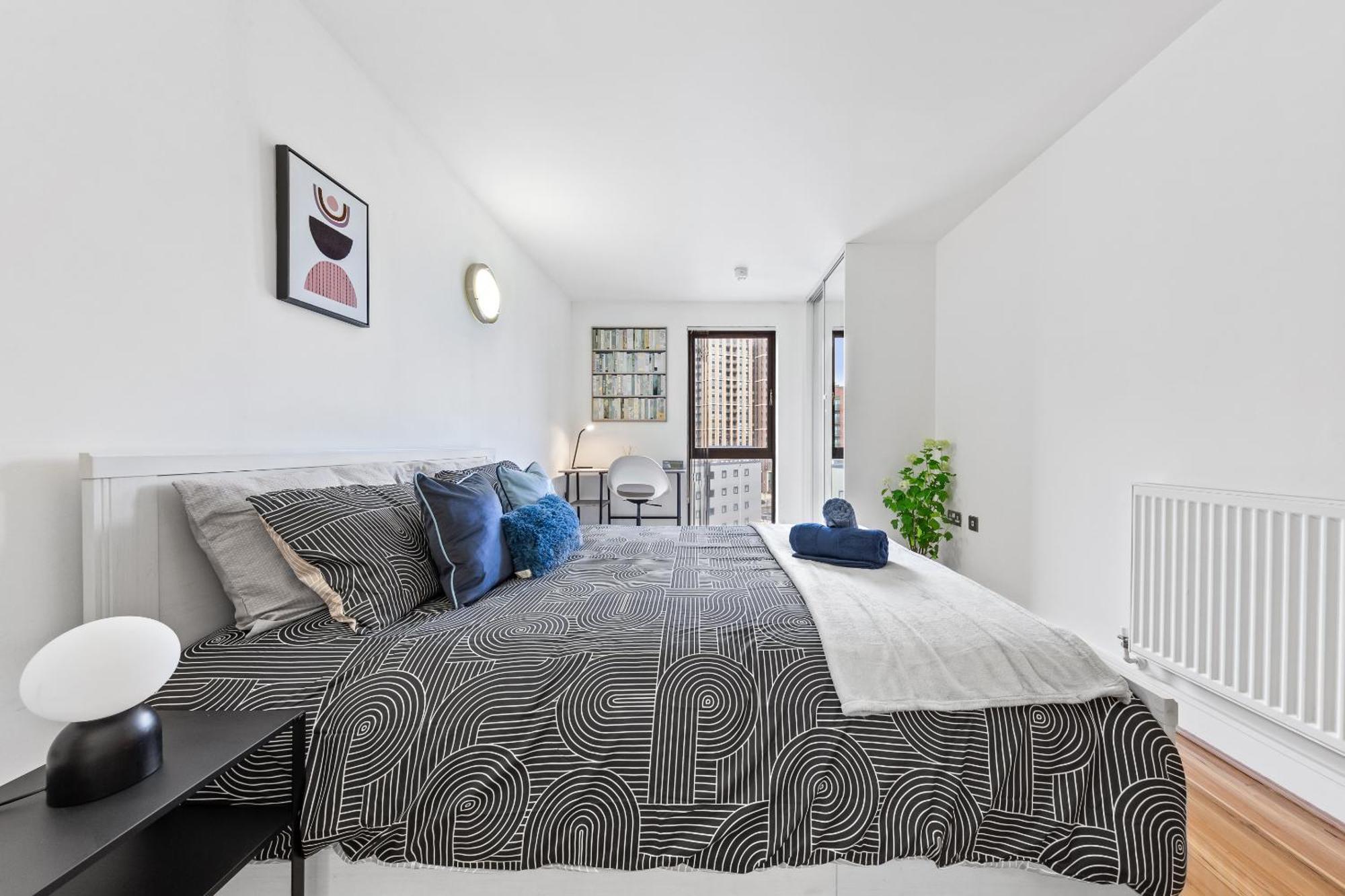 Bright Canning Town Fbs Long Term Retreat * London
