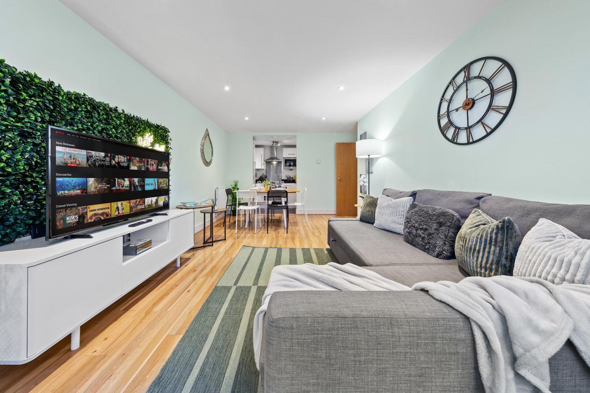 Bright Canning Town Fbs Long Term Retreat Apartment