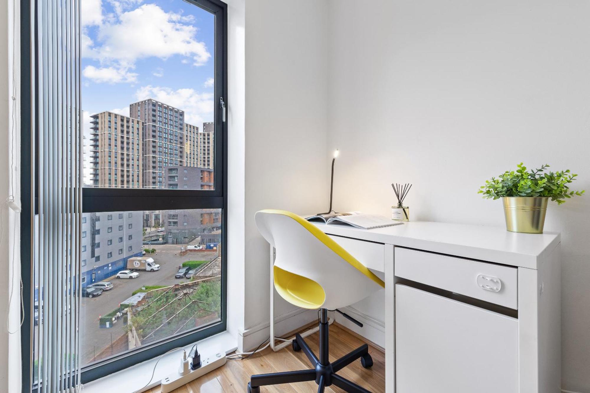 Bright Canning Town Fbs Long Term Retreat *