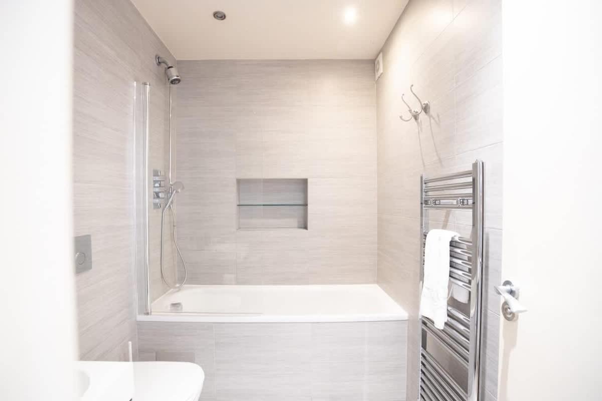 Three-bedroom Flat Near Street Art * London