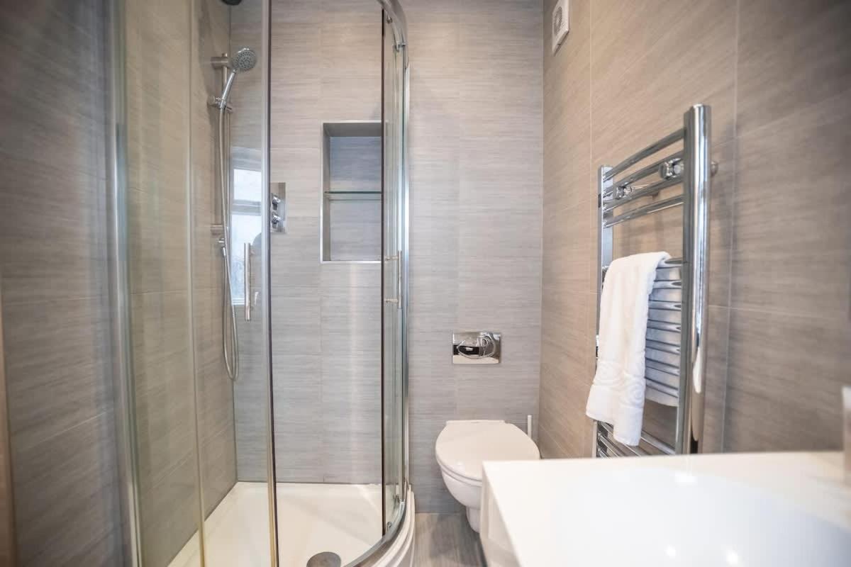Three-bedroom Flat Near Street Art * London