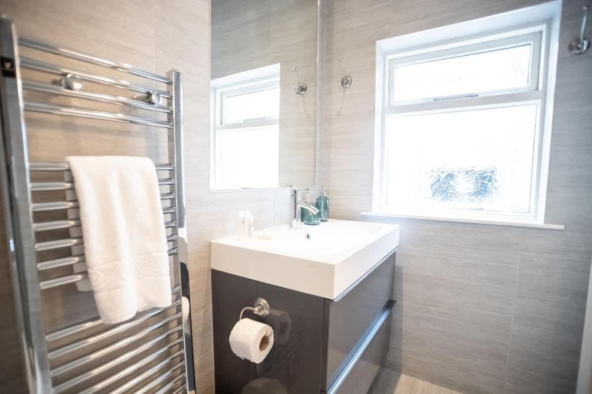 Apartment Three-bedroom Flat Near Street Art London
