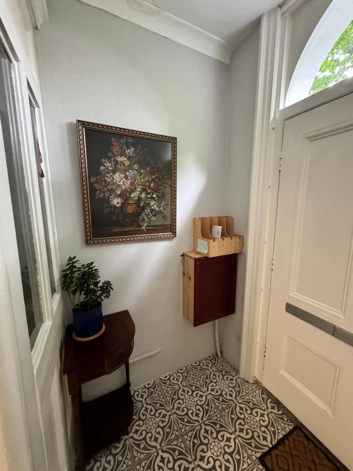 Apartment Exceptionally Large Newly-refurbished 1-bed Flat In Hither *