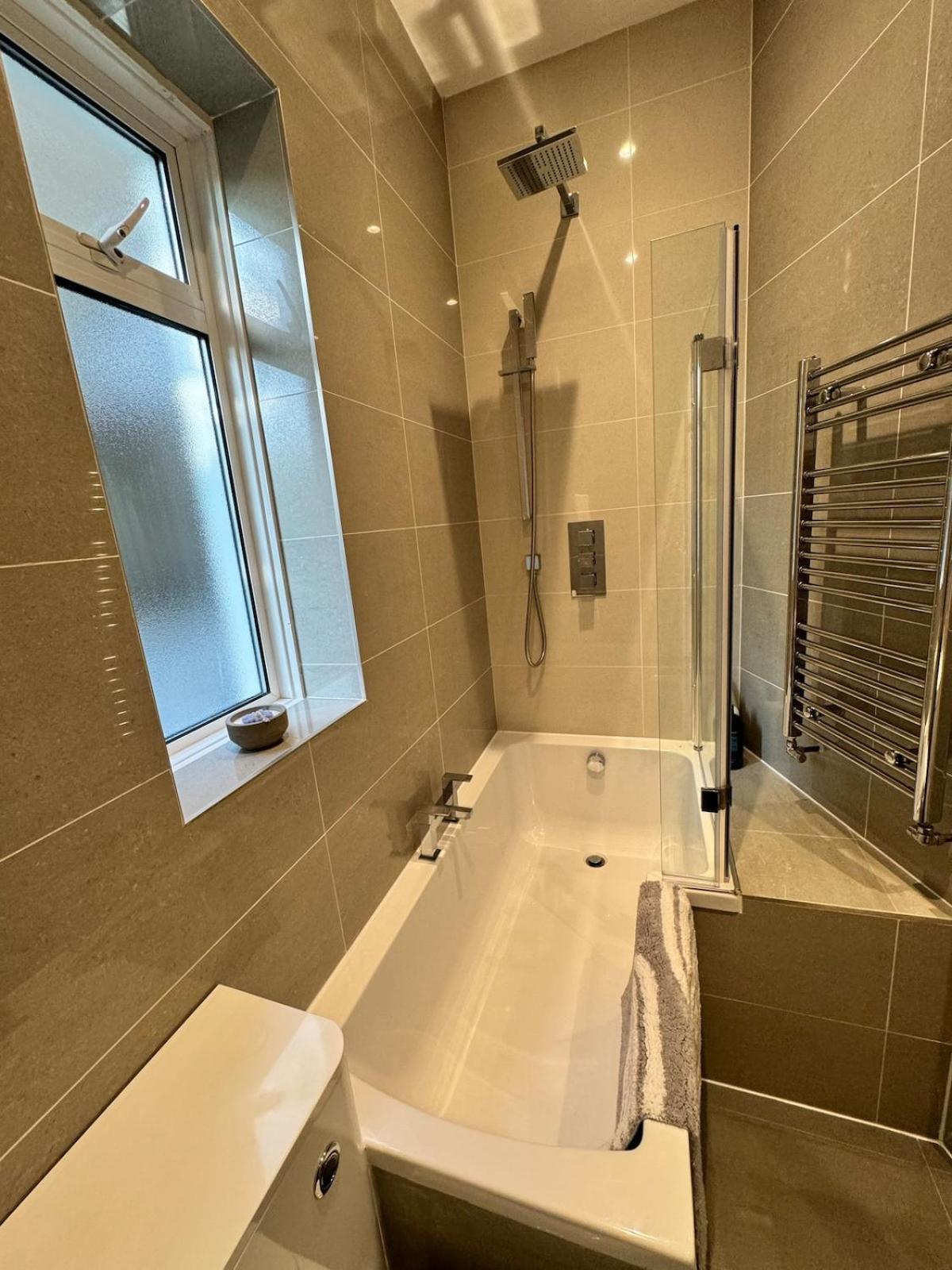 Exceptionally Large Newly-refurbished 1-bed Flat In Hither Apartment