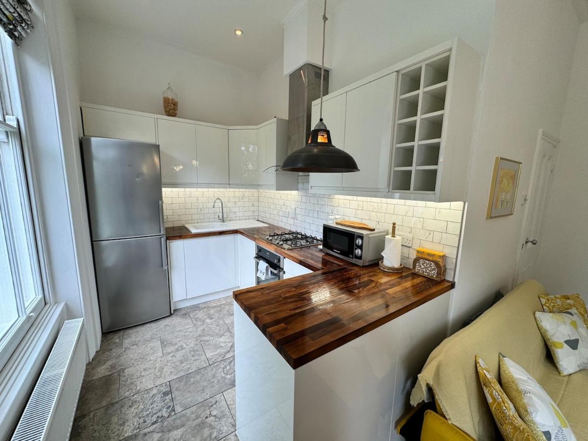 Exceptionally Large Newly-refurbished 1-bed Flat In Hither