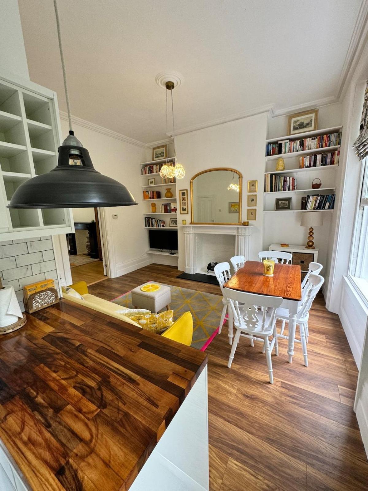 Exceptionally Large Newly-refurbished 1-bed Flat In Hither *